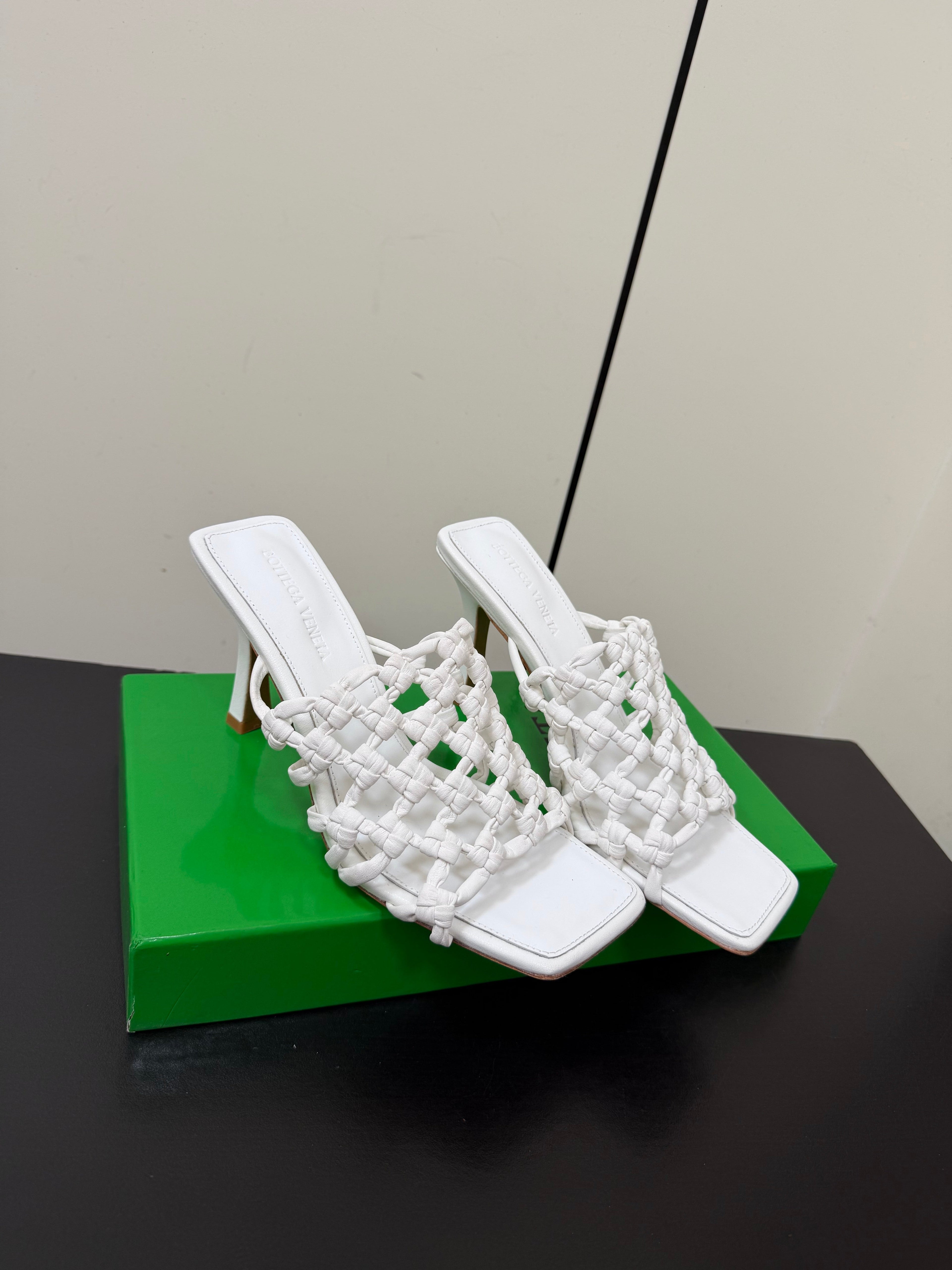 BOTTEGA VENETA 26S WOVEN STRAP HIGH-HEEL SANDALS 85 MM IN WHITE LAMBSKIN