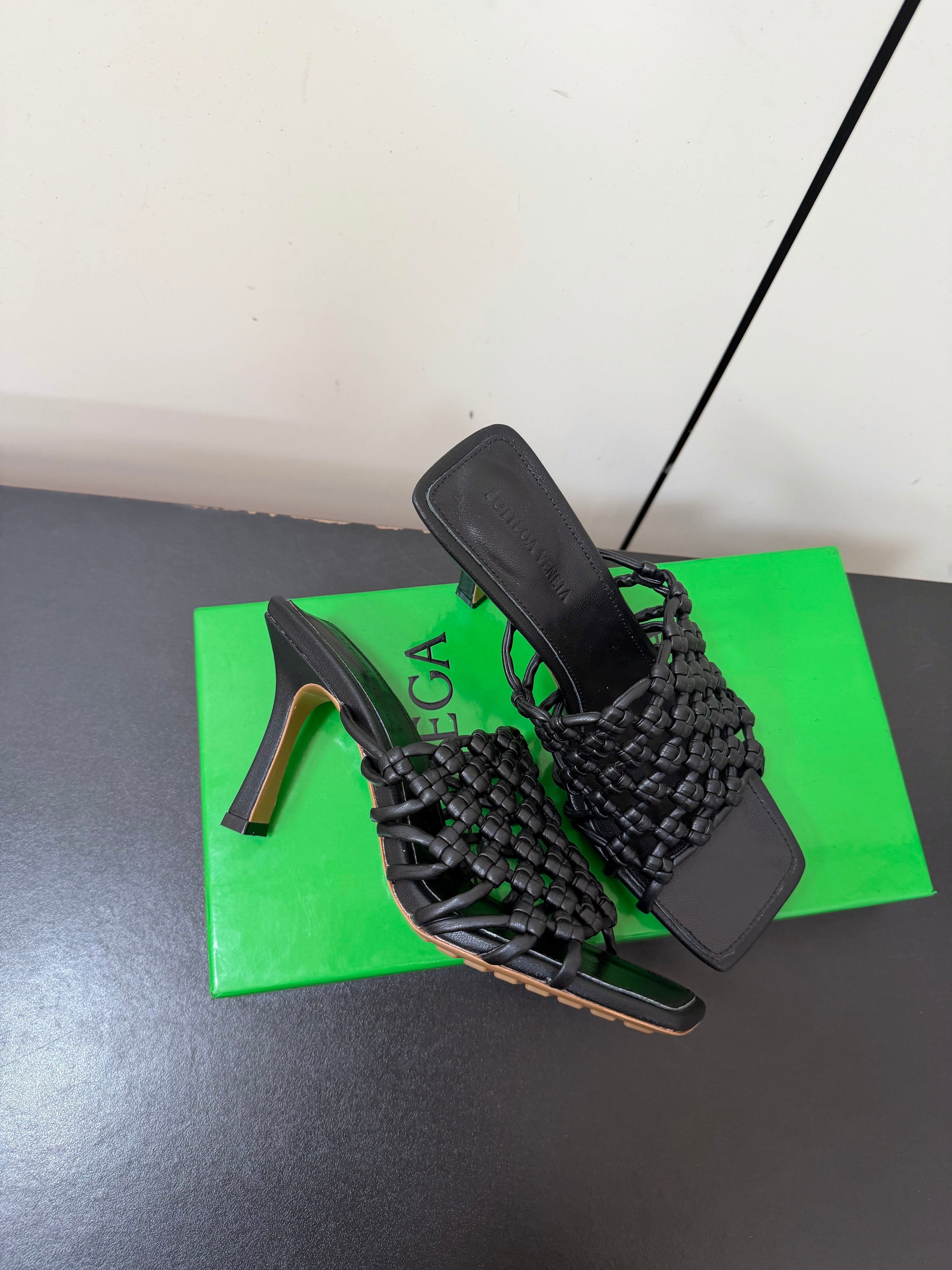 BOTTEGA VENETA 26S WOVEN STRAP HIGH-HEEL SANDALS 85 MM IN BLACK LAMBSKIN