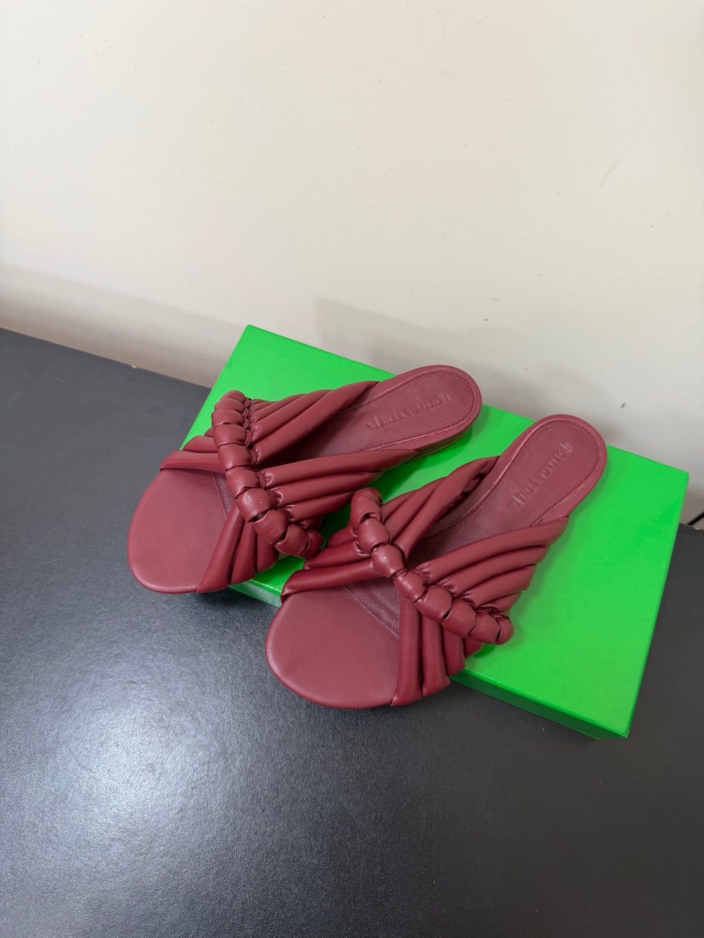 BOTTEGA VENETA 26S BRAIDED STRAP SANDALS IN RED LAMBSKIN