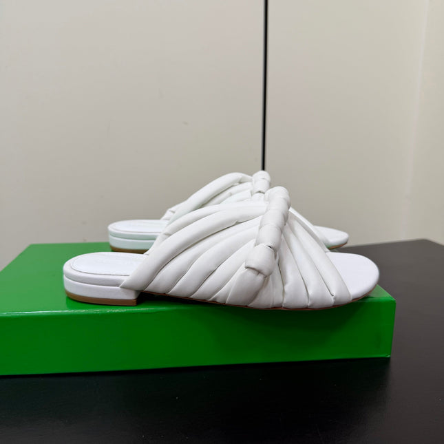 BOTTEGA VENETA 26S BRAIDED STRAP SANDALS IN WHITE LAMBSKIN