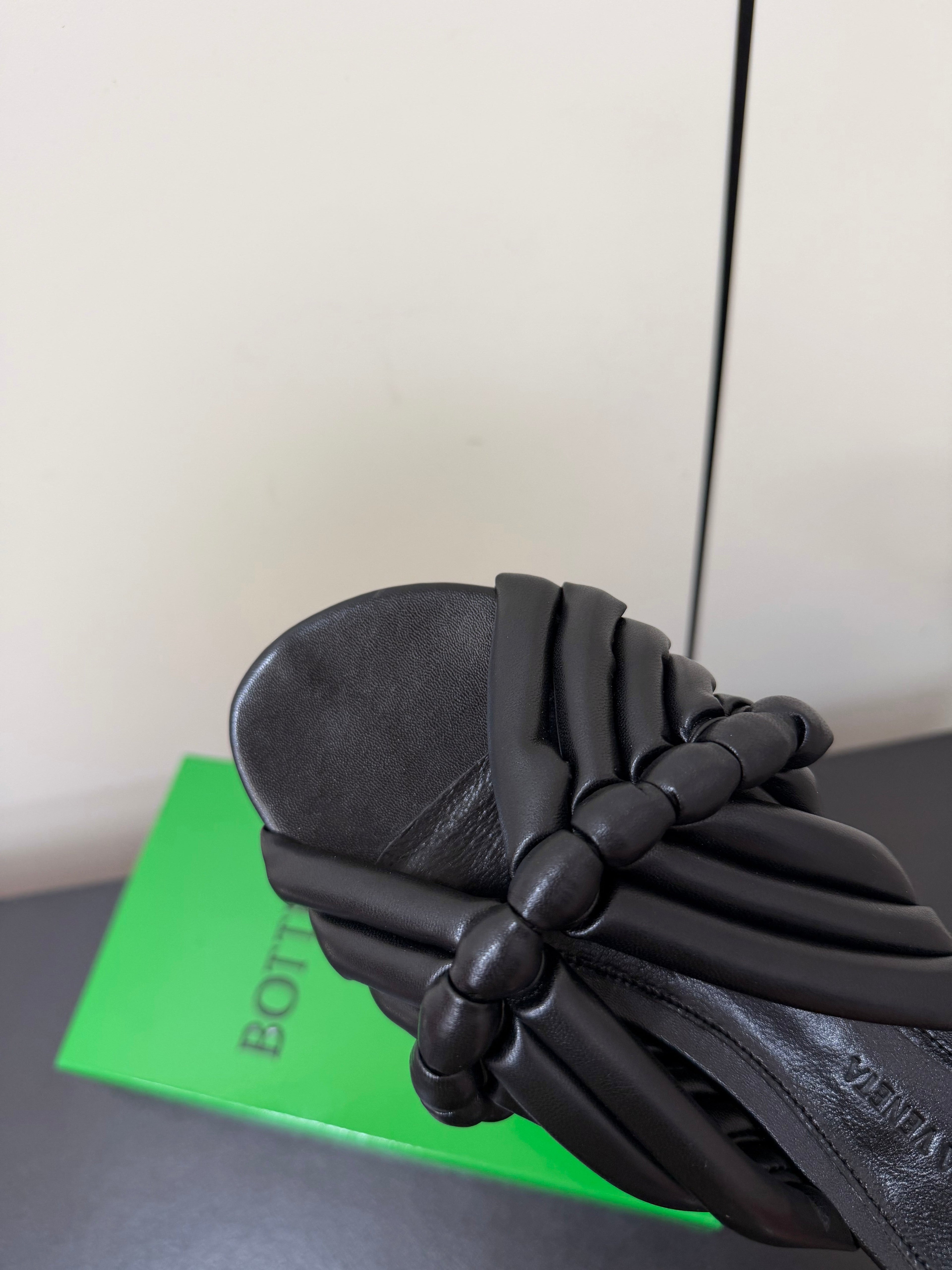 BOTTEGA VENETA 26S BRAIDED STRAP SANDALS IN BLACK LAMBSKIN