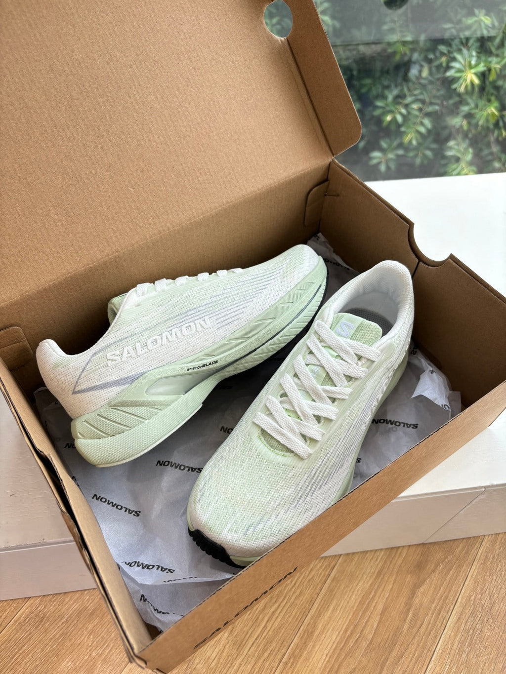 ALO 25S SALOMON SPECTUR SNEAKER IN LIGHT GREEN AND WHITE MESH FABRIC