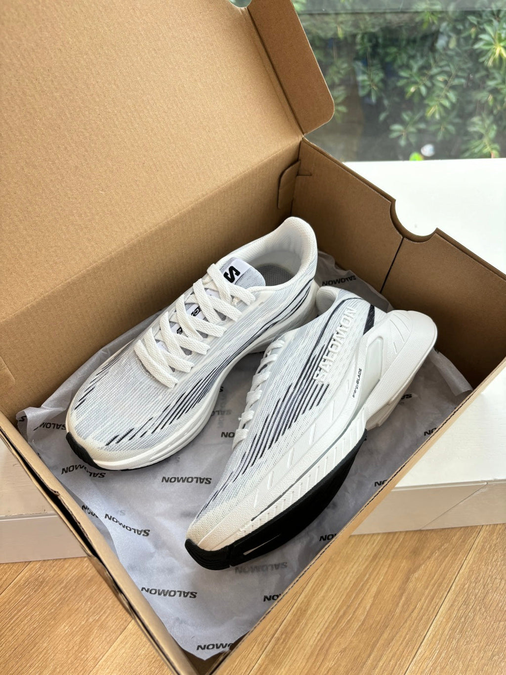 ALO 25S SALOMON SPECTUR SNEAKER IN BLACK AND WHITE MESH FABRIC