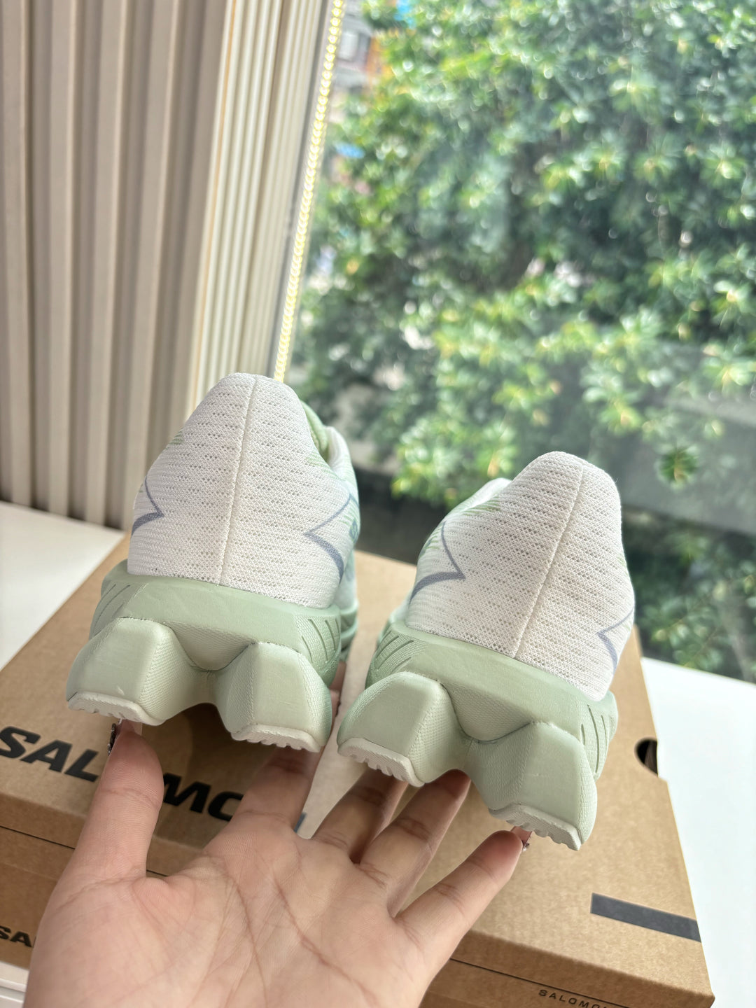 ALO 25S SALOMON SPECTUR SNEAKER IN LIGHT GREEN AND WHITE MESH FABRIC
