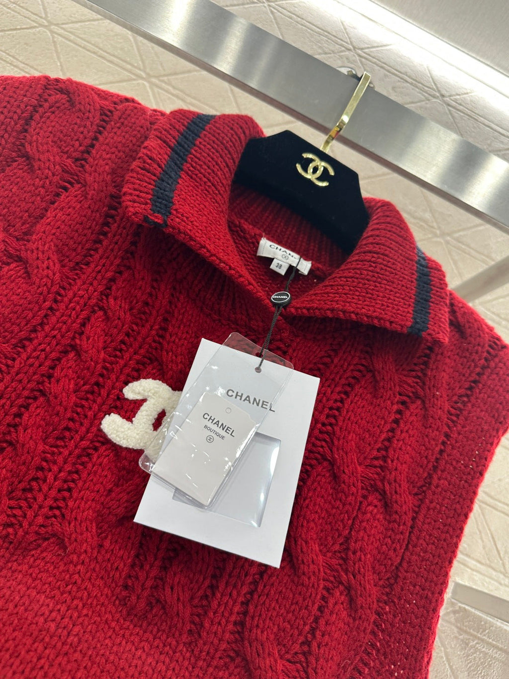 CHANEL 26S SLEEVELESS COLLARED KNITTED BLAZER 697