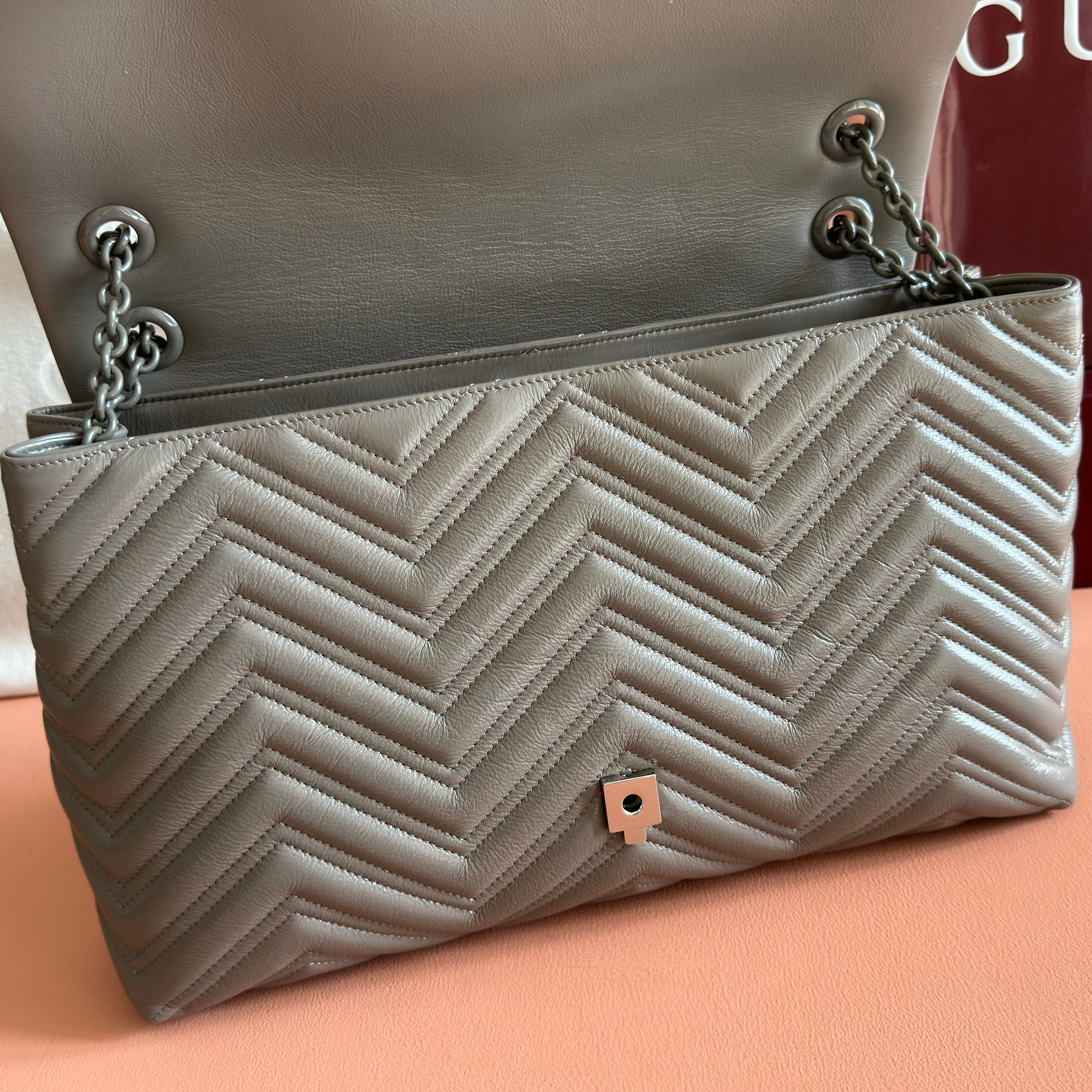 GUCCI 26S GG MARMONT BAG 37 IN BROWNISH GRAY CALFSKIN