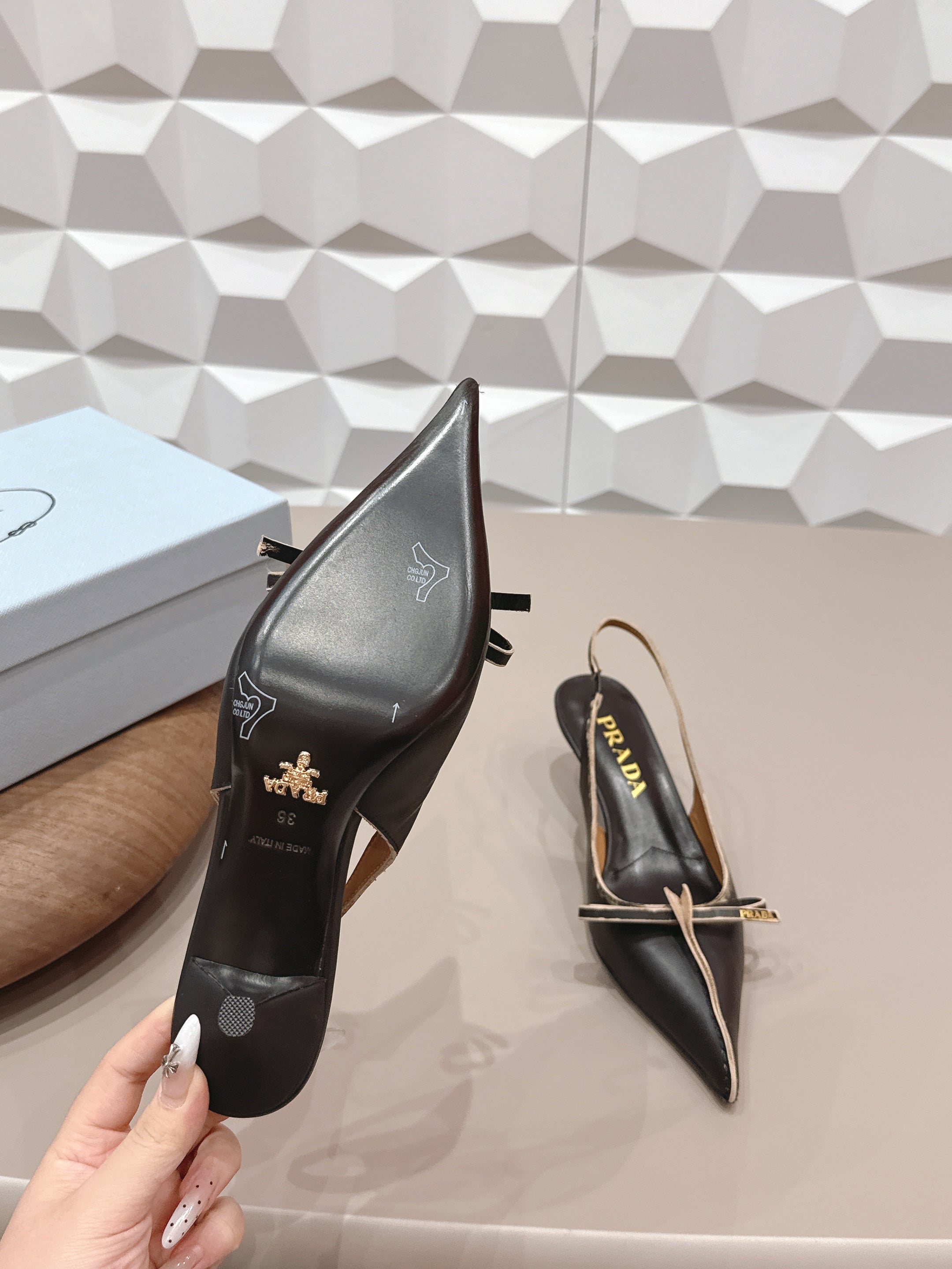 PRADA 26S POINTED TOE SLINGBACK HIGH HEELS 55MM IN BLACK CALFSKIN WITH BOW