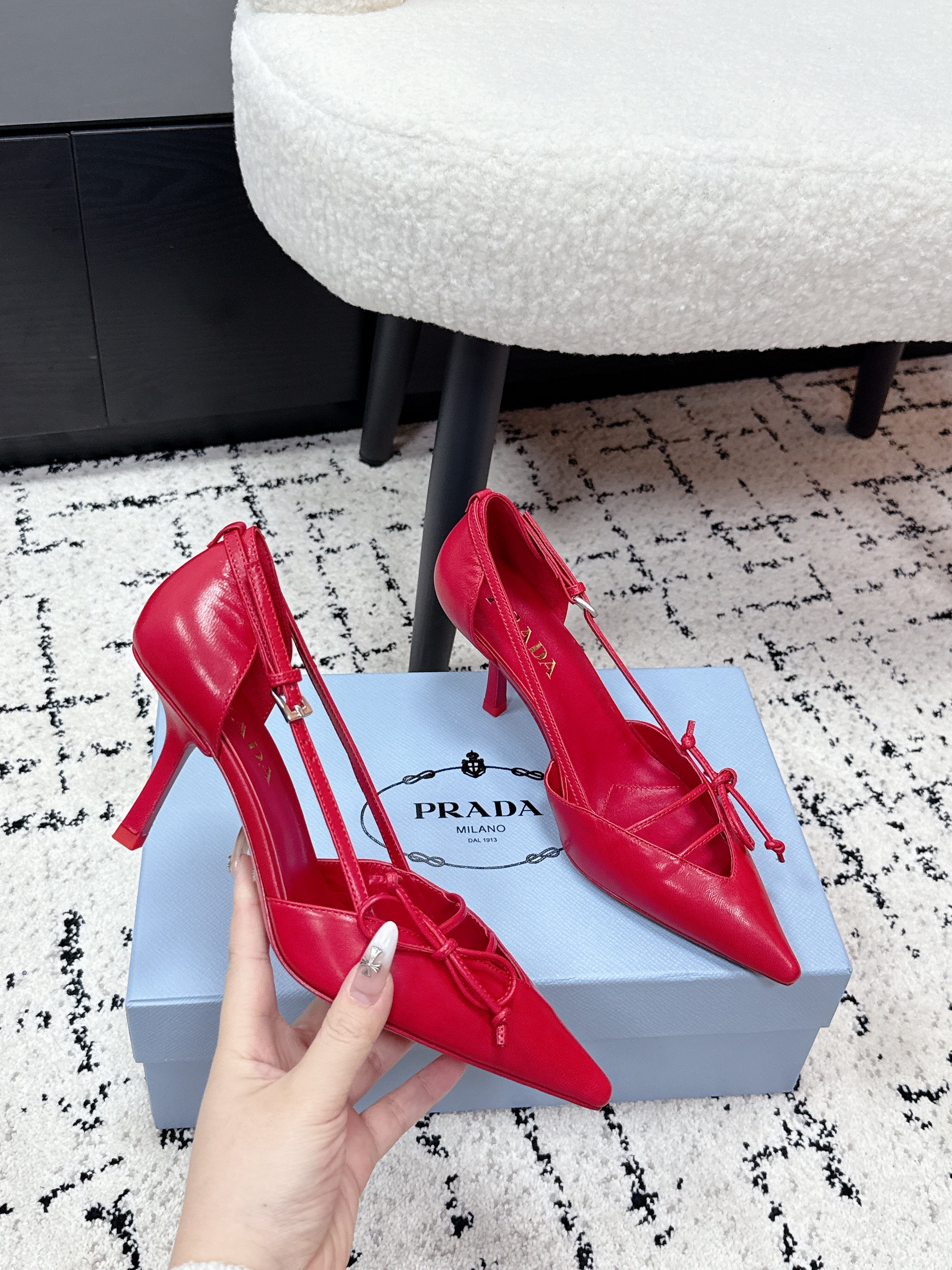 PRADA 26S POINTED-TOE HIGH HEELS 75MM IN DARK RED PATENT CALFSKIN WITH BOW