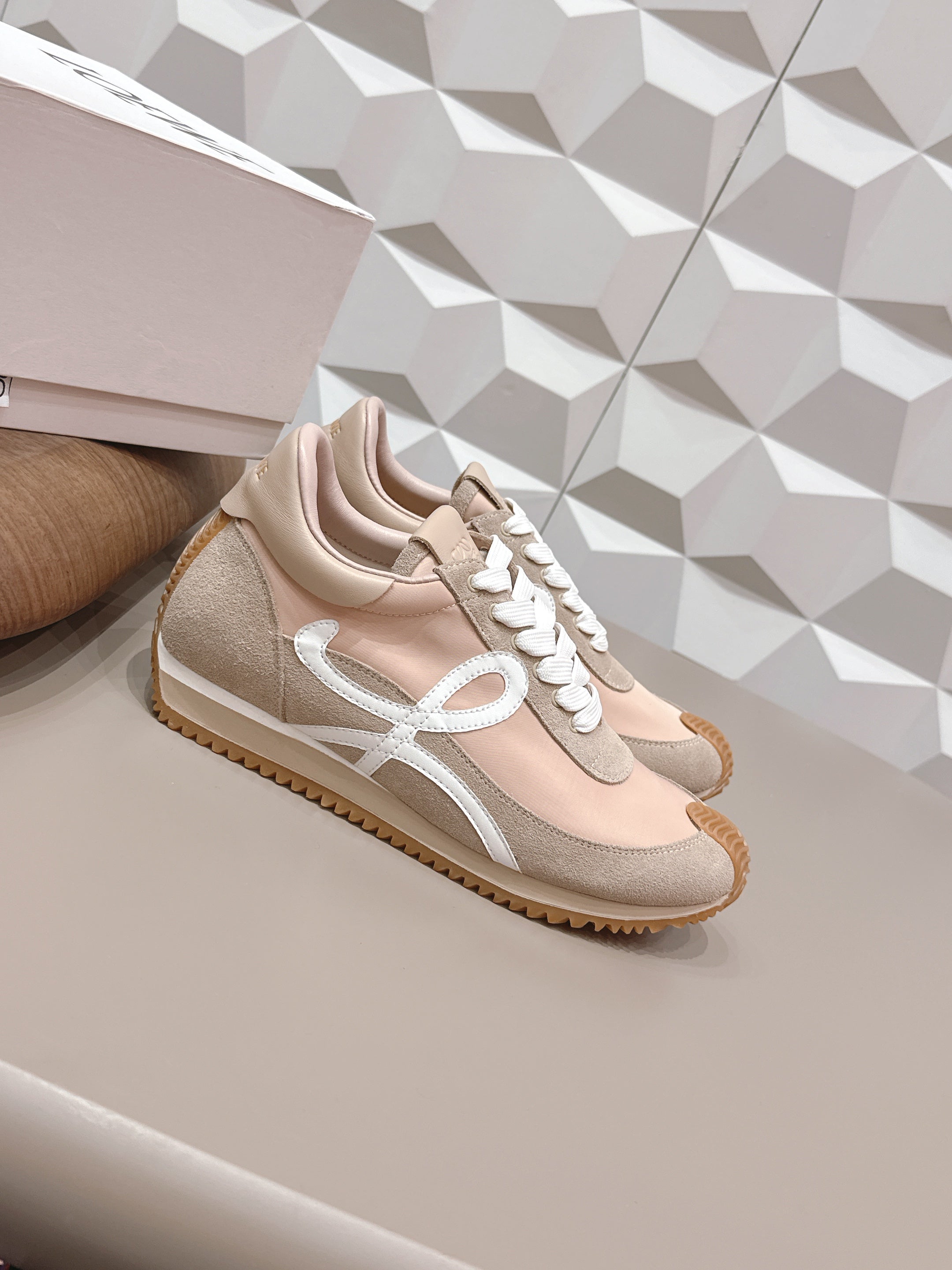 LOEWE 26S FLOW RUNNER SNEAKER IN LIGHT BEIGE SUEDE AND CALFSKIN