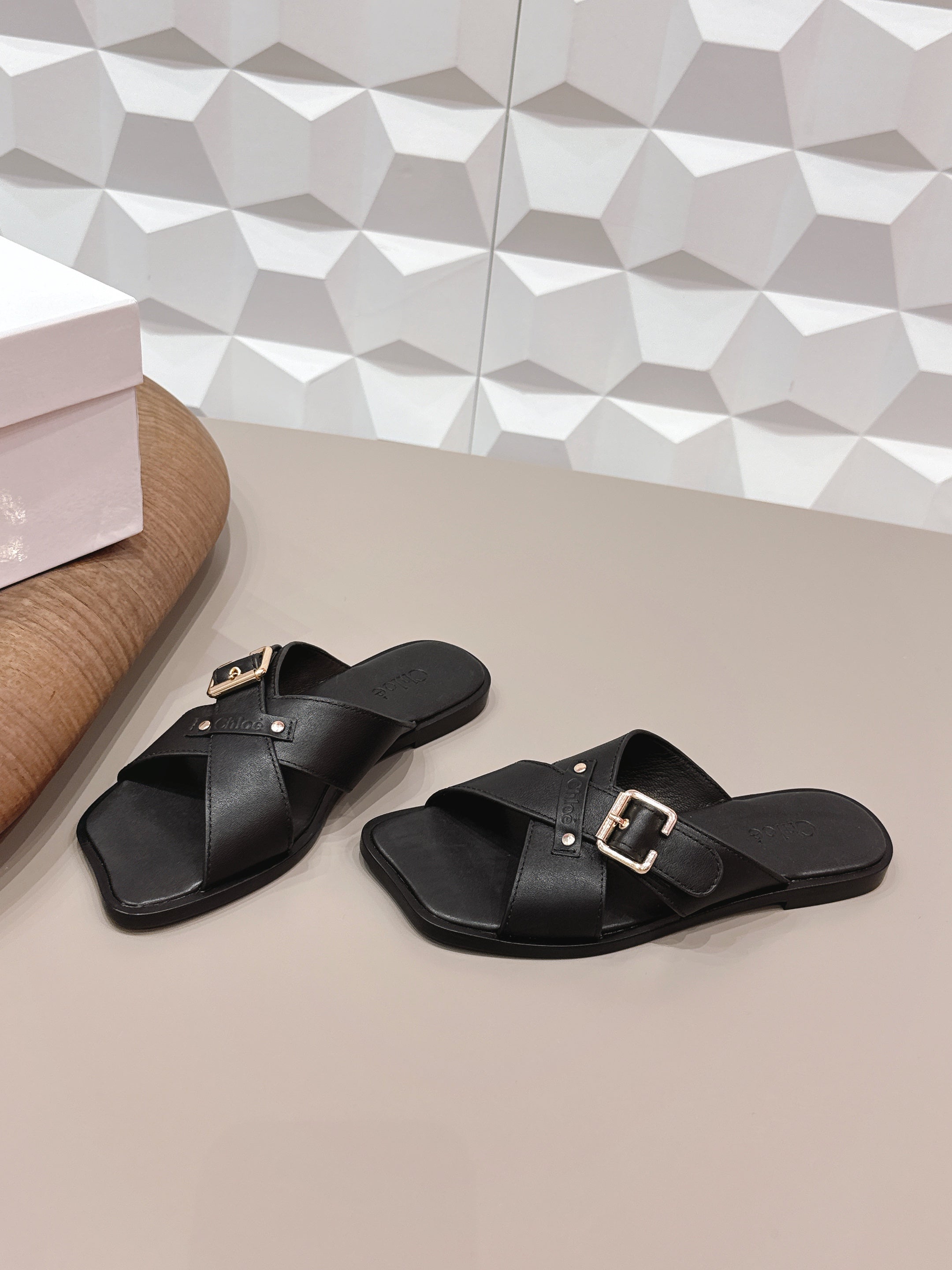 CHLOÉ 26S SANDALS IN BLACK CALFSKIN