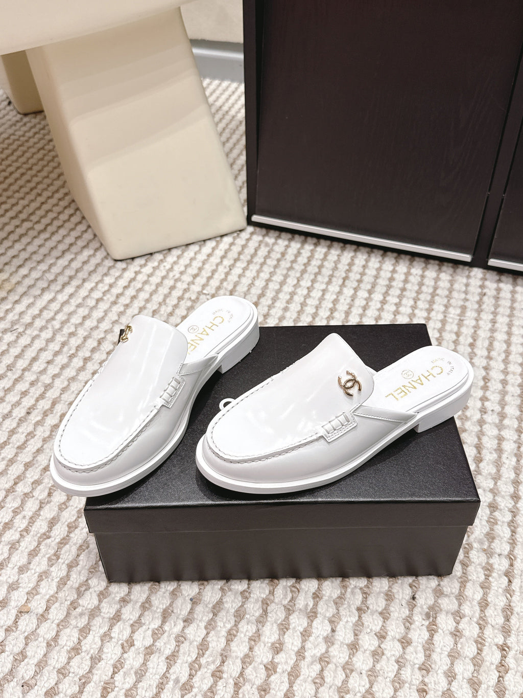 CHANEL 26S LOAFER MULES IN WHITE GLOSSY CALFSKIN