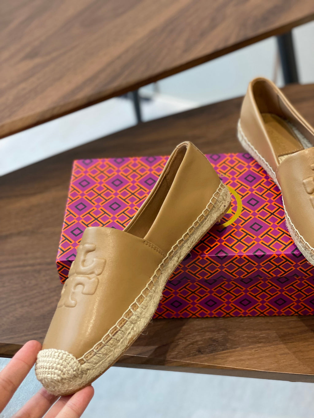 TORY BURCH ESPADRILLES IN CAMEL BEIGE CALFSKIN