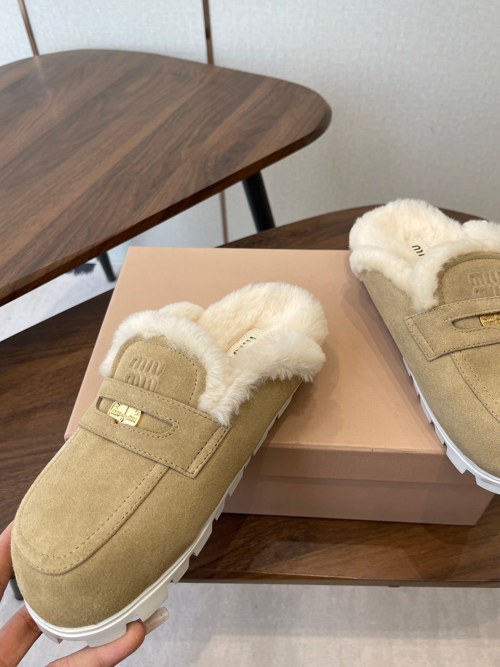 MIUMIU 25S MULES SLIPPERS SHEEPWOOL IN LIGHT BROWN SUEDE