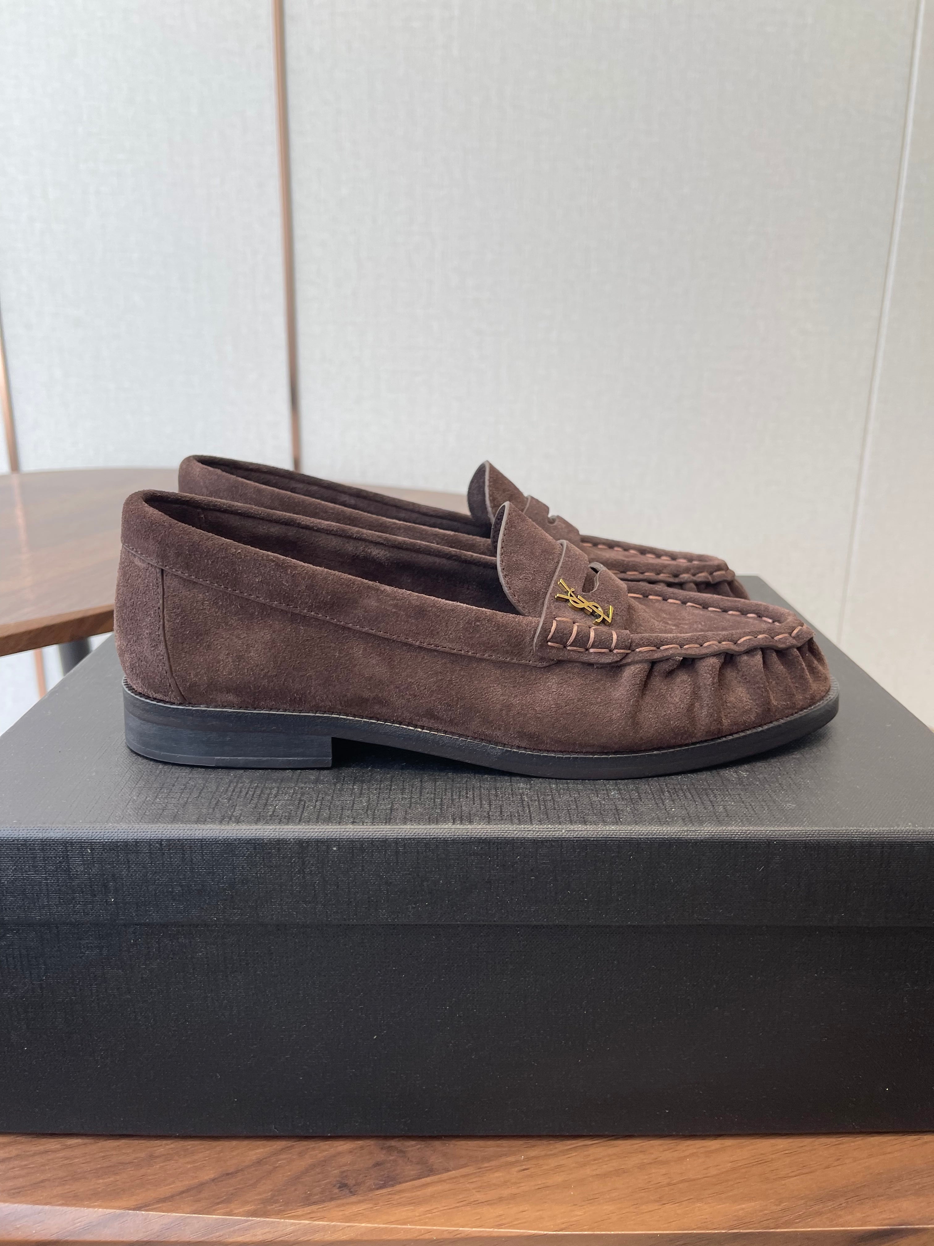 YSL 26S LOAFER IN EARTH BROWN SUEDE