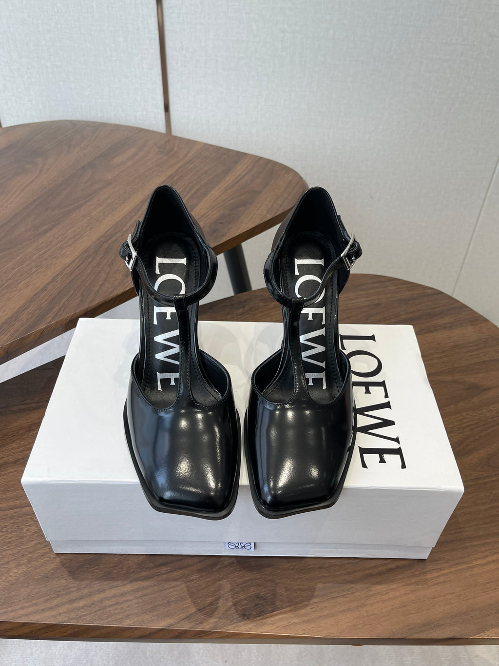 LOEWE 26S ONDA 90MM T-STRAP HIGH-HEEL SHOES IN BLACK GLOSSY CALFSKIN