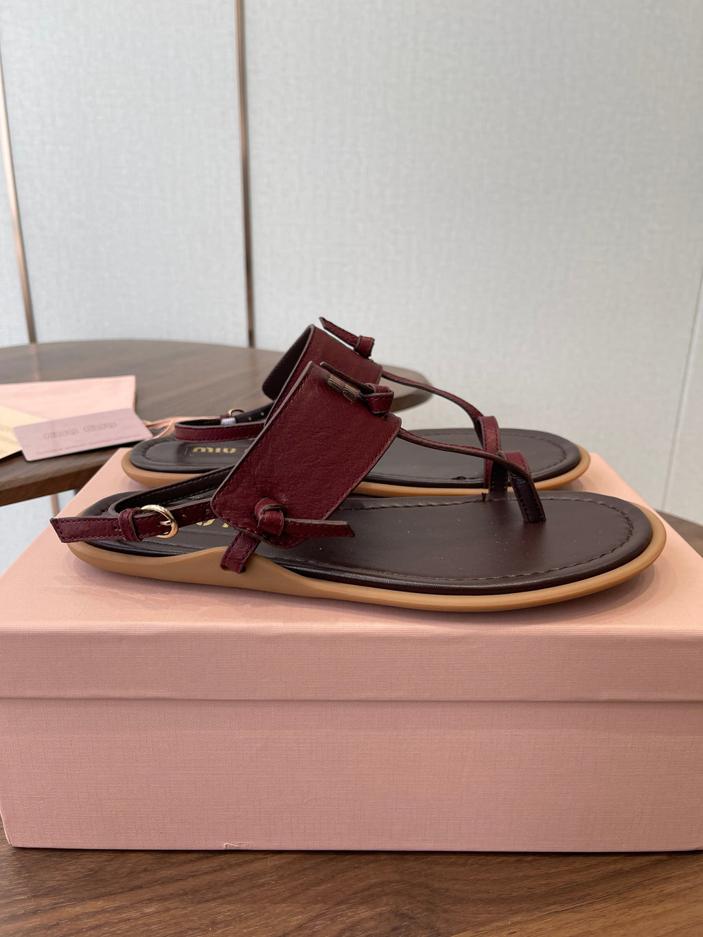 MIUMIU 26S FLIP FLOPS IN DARK BROWN AND BURGUNDY RED CALFSKIN
