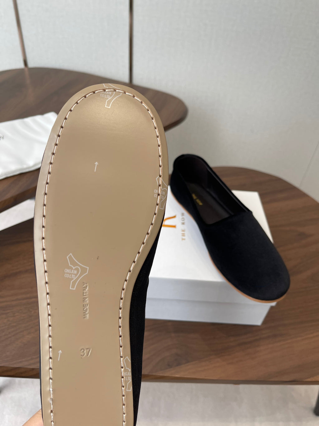 THE ROW 26S BALLET FLATS IN BLACK VELVET