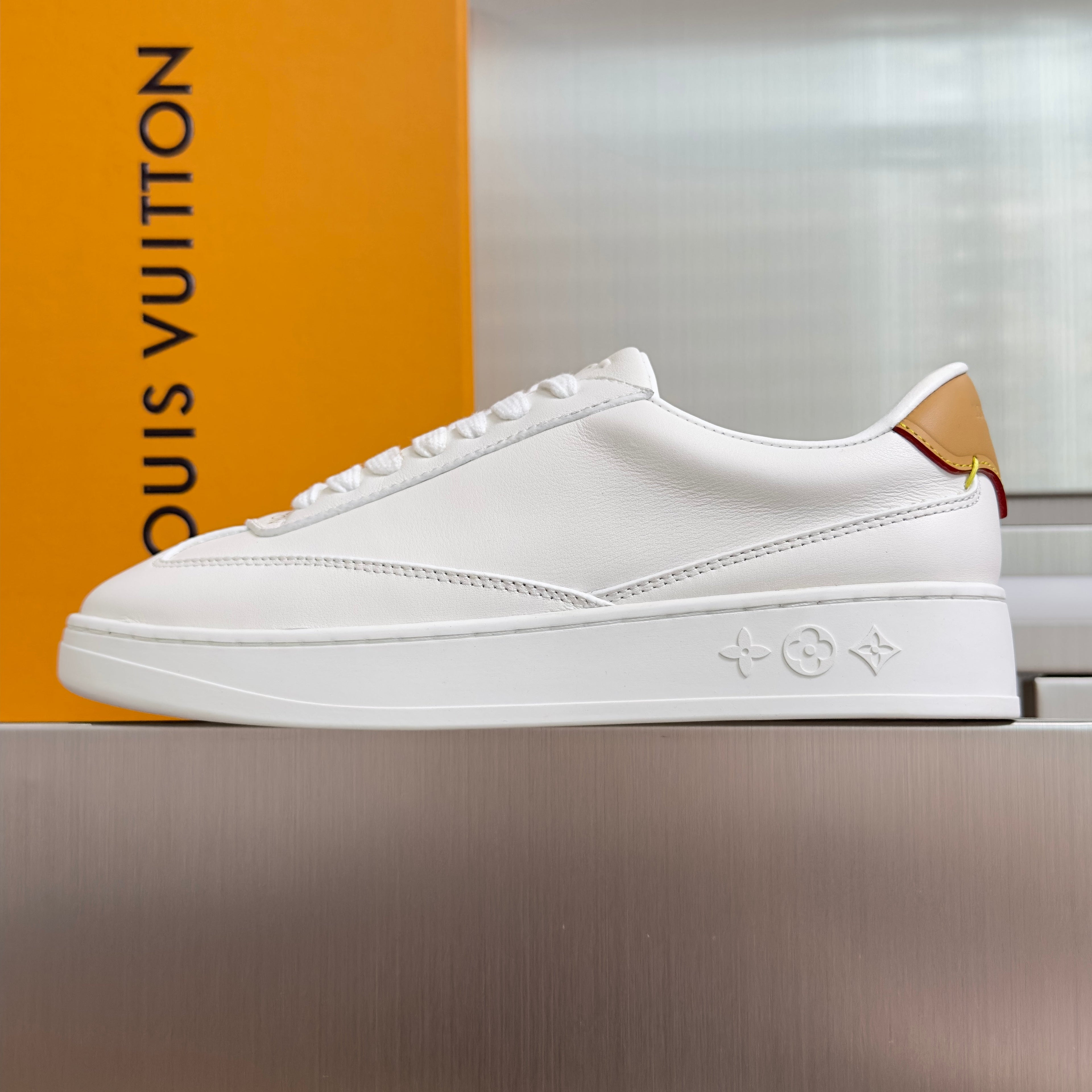 LV 26S LOW TOP SNEAKERS IN WHITE CALFSKIN