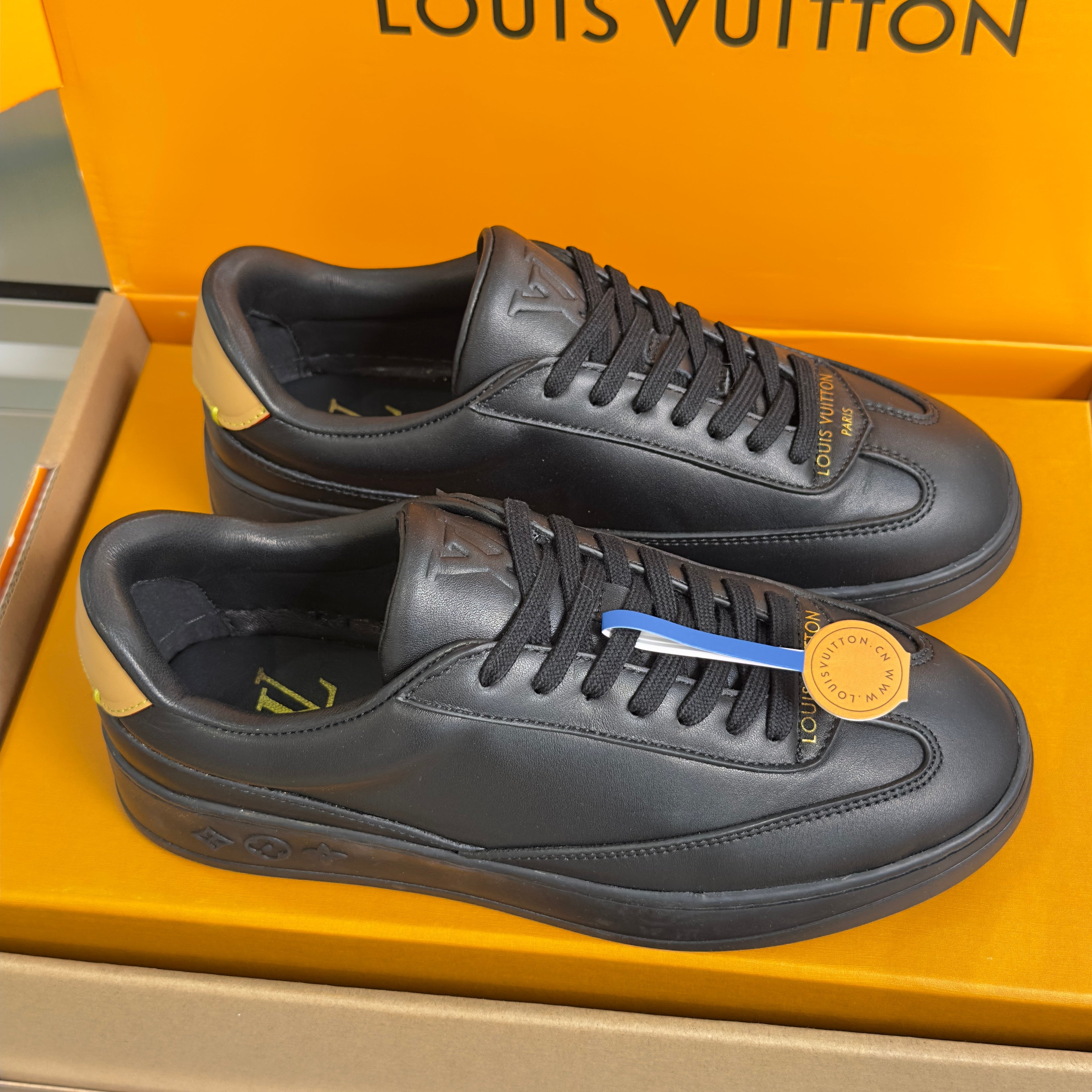 LV 26S LOW TOP SNEAKERS IN BLACK CALFSKIN