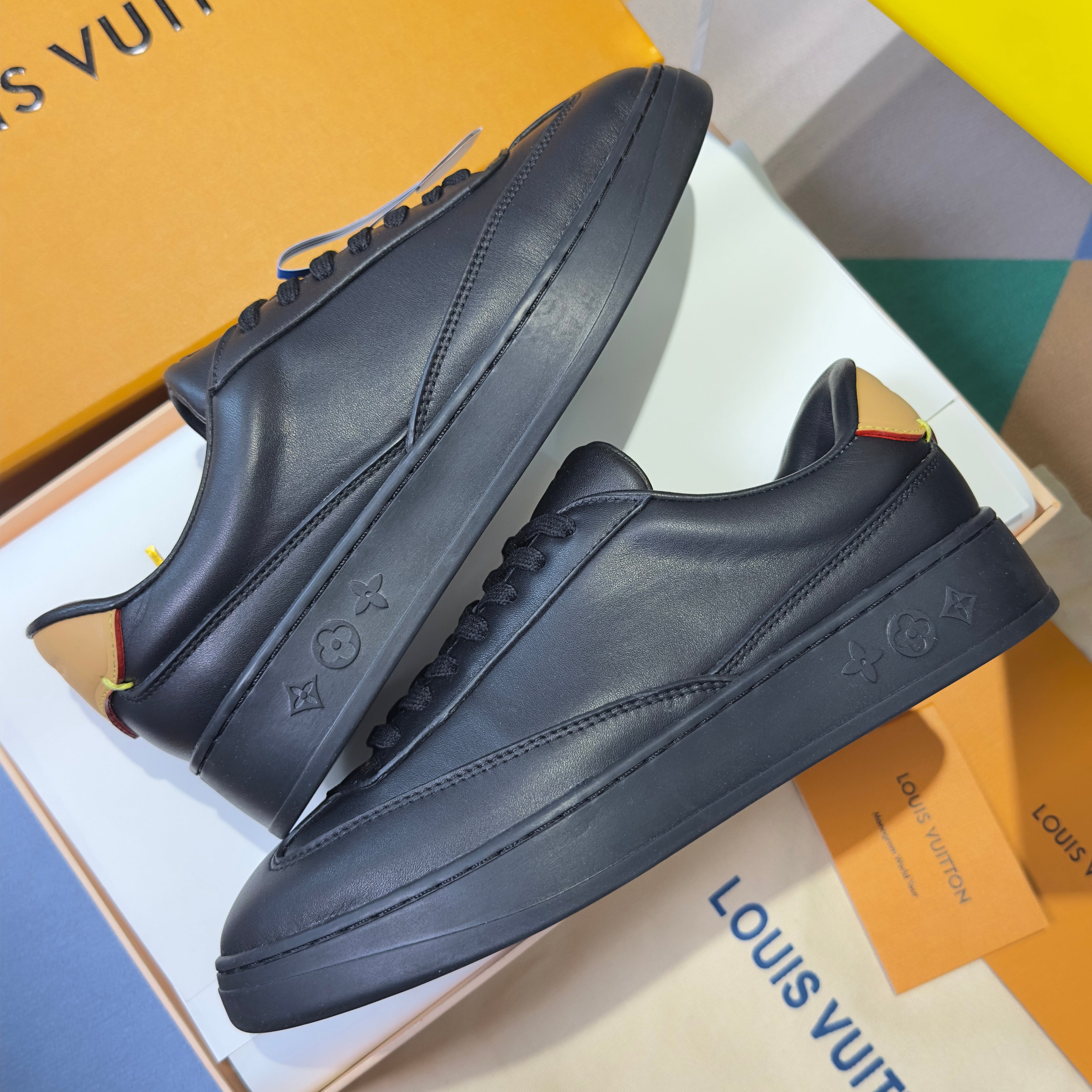 LV 26S LOW TOP SNEAKERS IN BLACK CALFSKIN