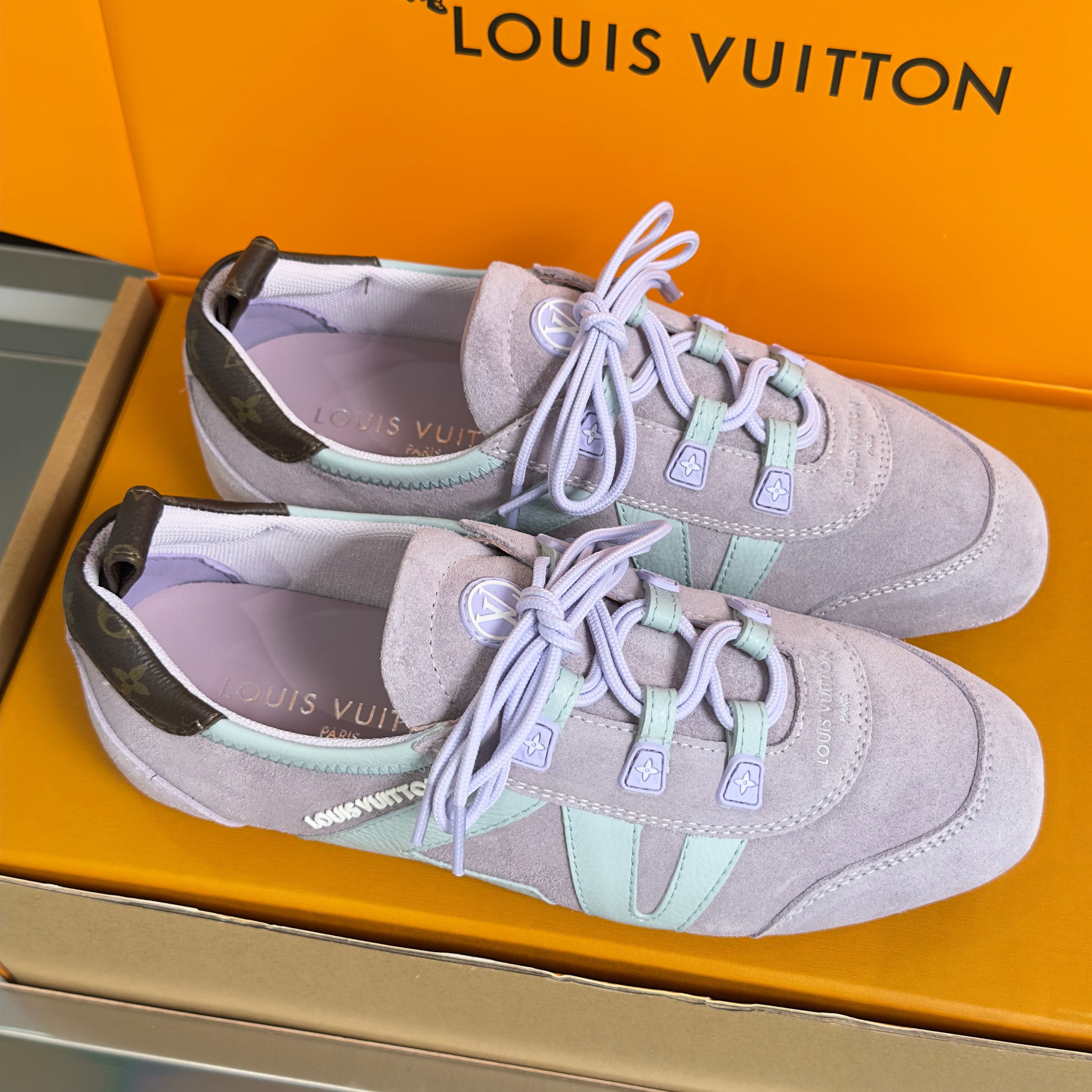 LV 26S SNEAKERINA SNEAKERS IN LIGHT LAVENDER SUEDE