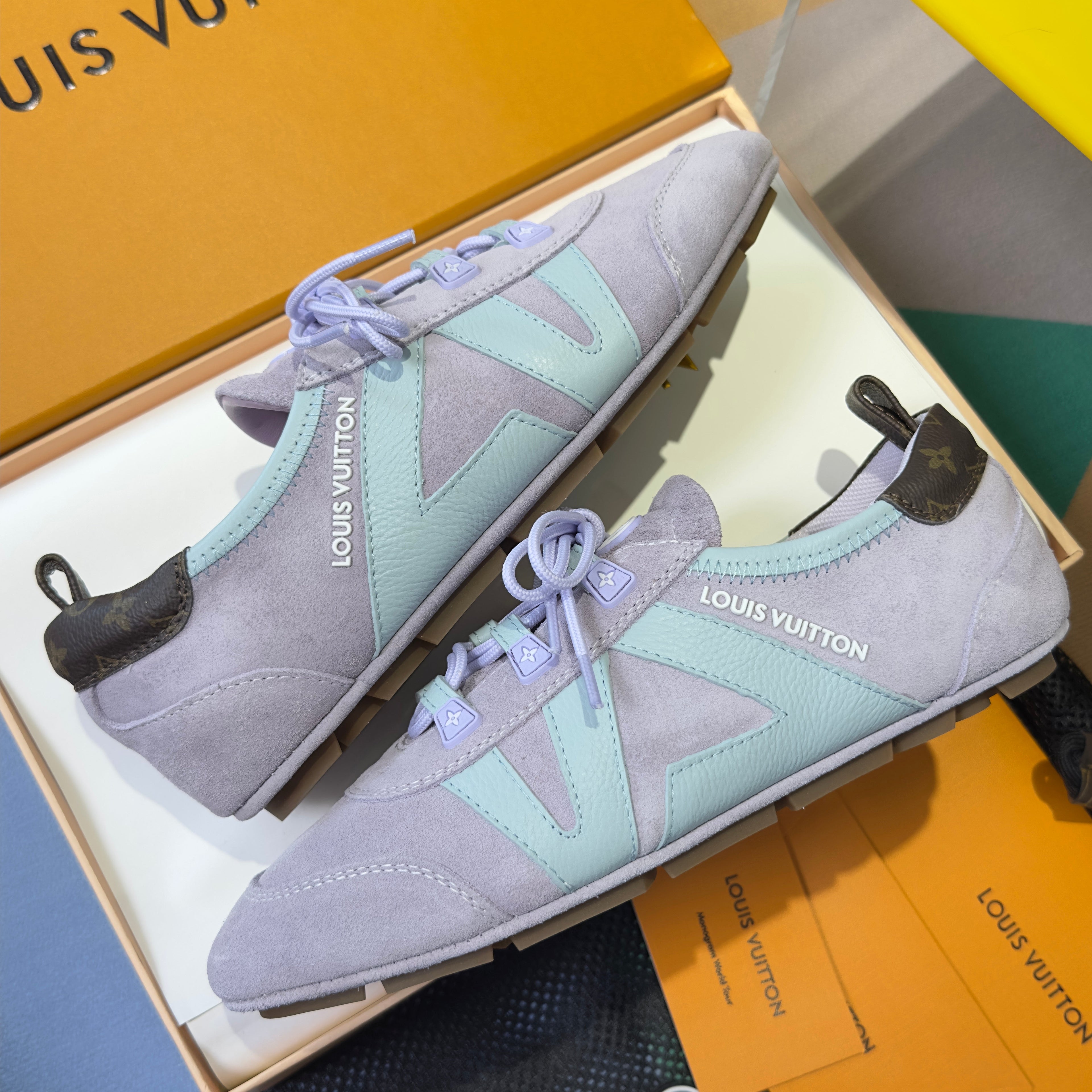 LV 26S SNEAKERINA SNEAKERS IN LIGHT LAVENDER SUEDE