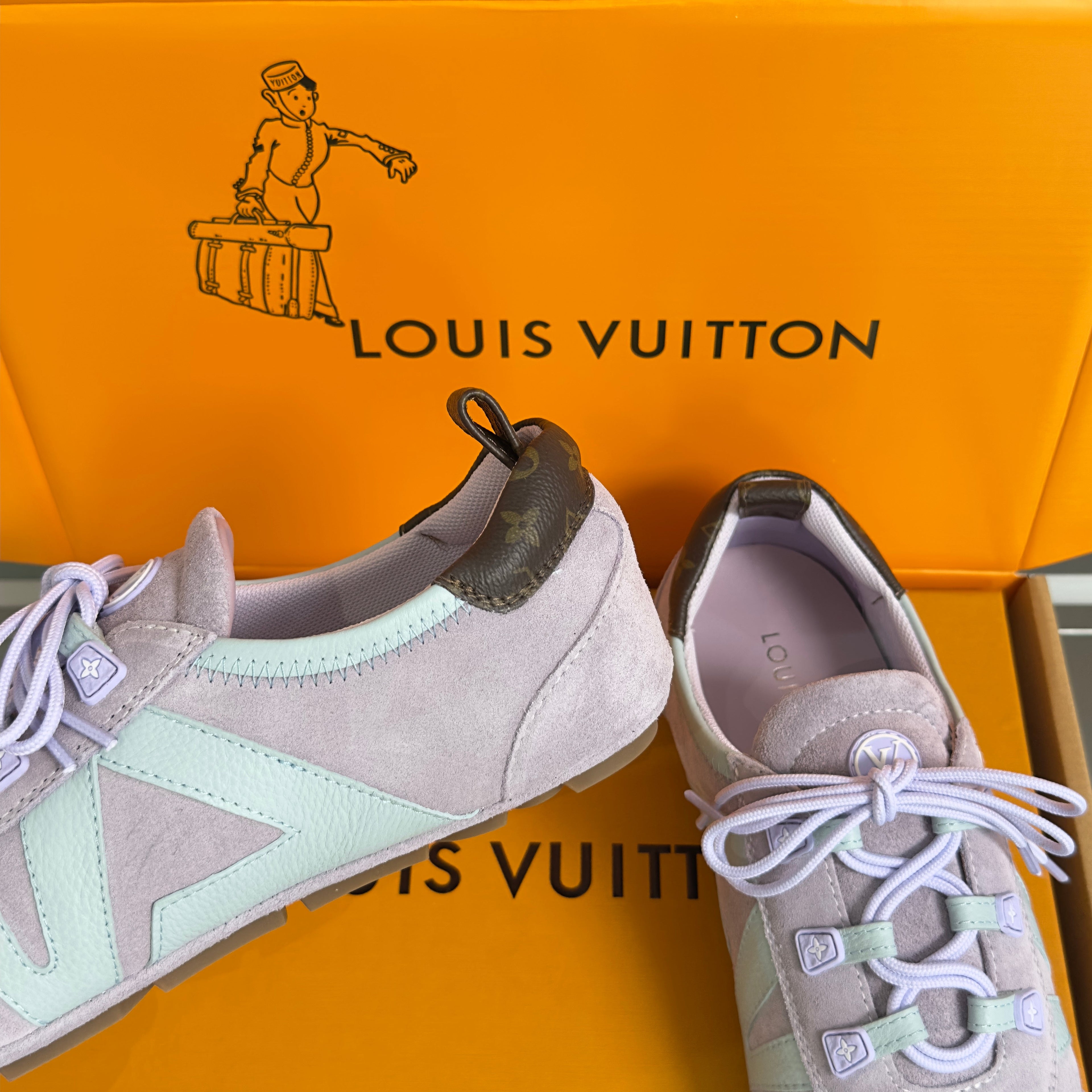 LV 26S SNEAKERINA SNEAKERS IN LIGHT LAVENDER SUEDE