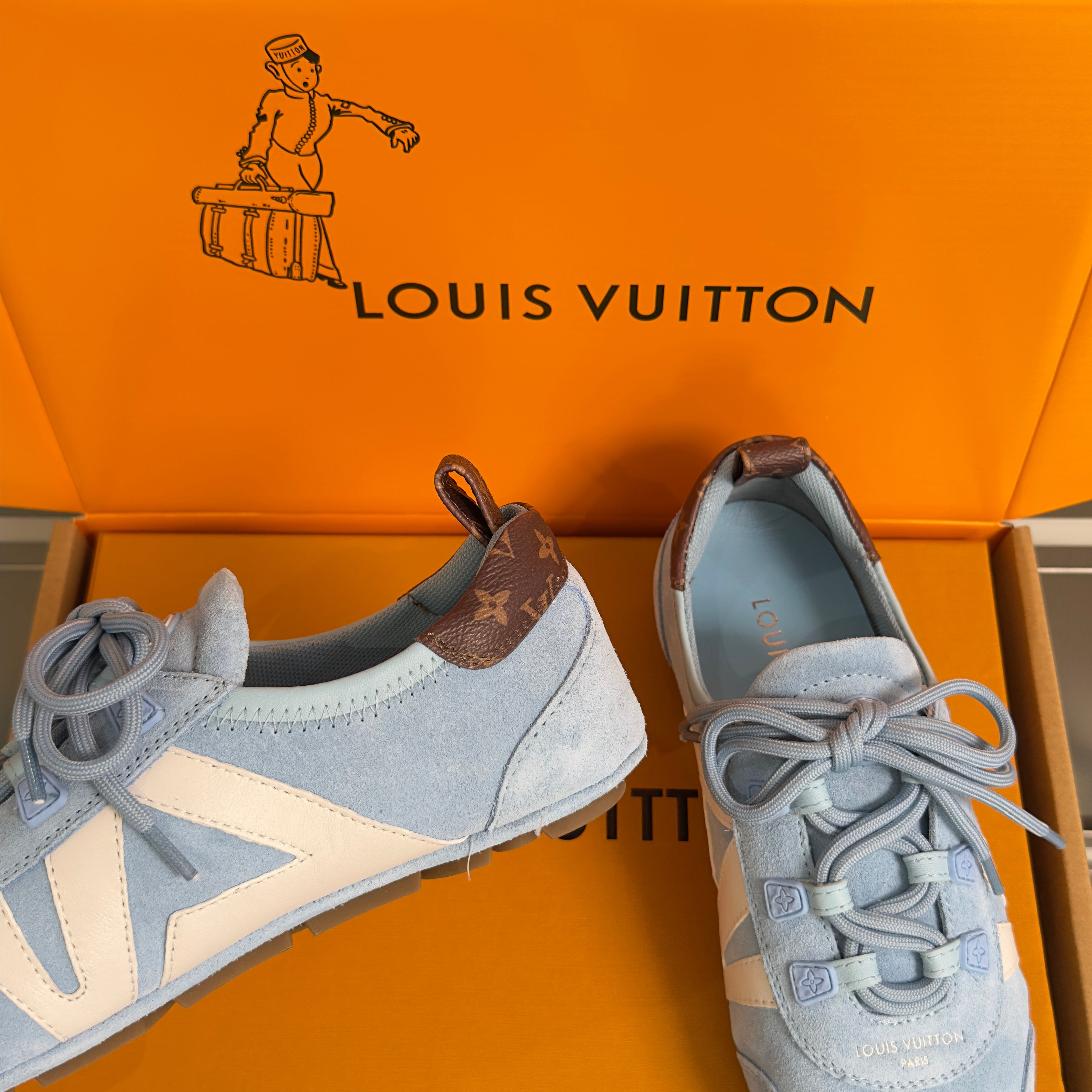 LV 26S SNEAKERINA SNEAKERS IN LIGHT BLUE SUEDE