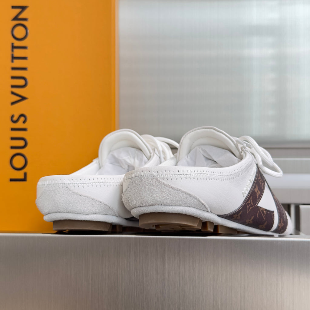 LV 26S LACE UP MULE SNEAKERS IN WHITE CALFSKIN AND BROWN MONOGRAM CANVAS