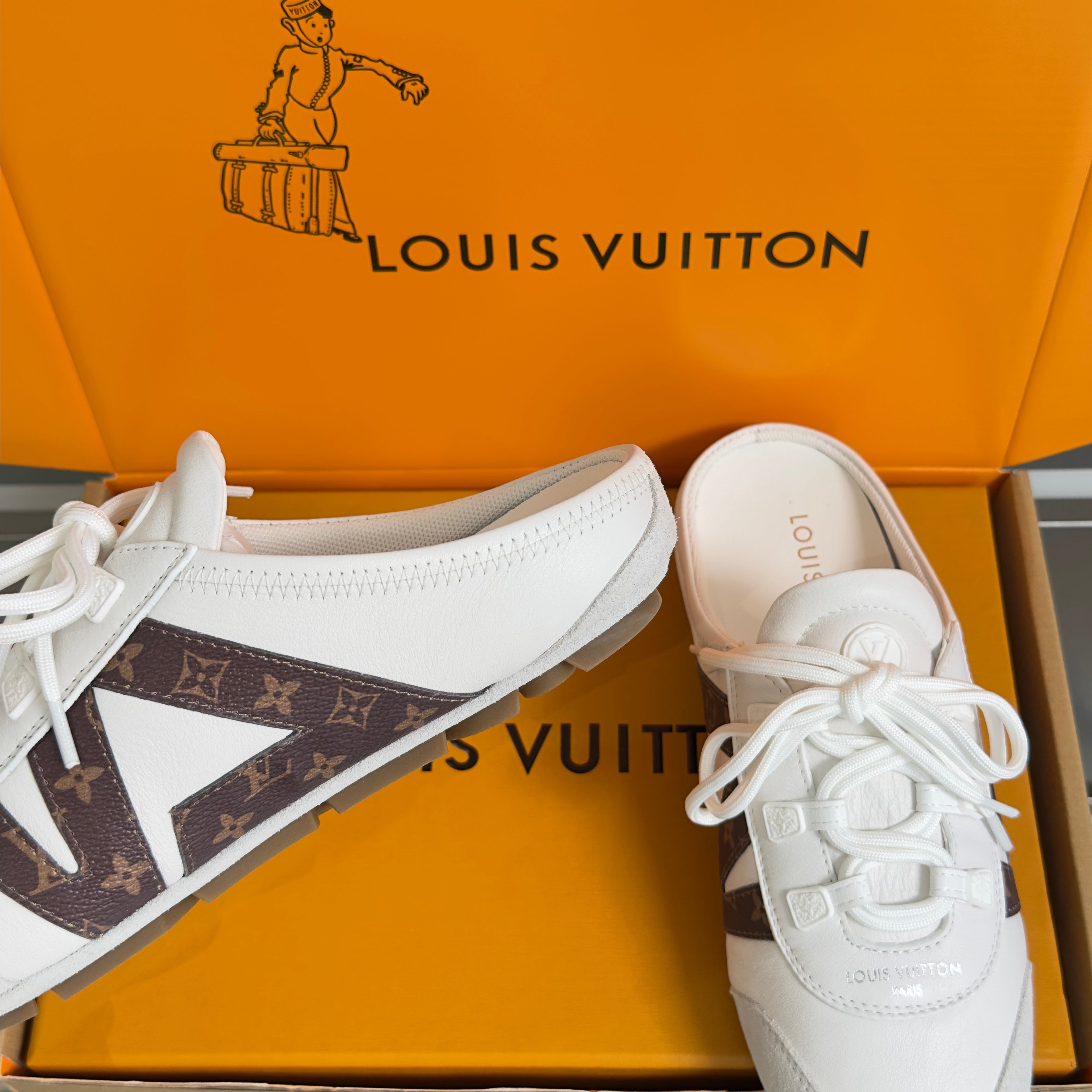 LV 26S LACE UP MULE SNEAKERS IN WHITE CALFSKIN AND BROWN MONOGRAM CANVAS