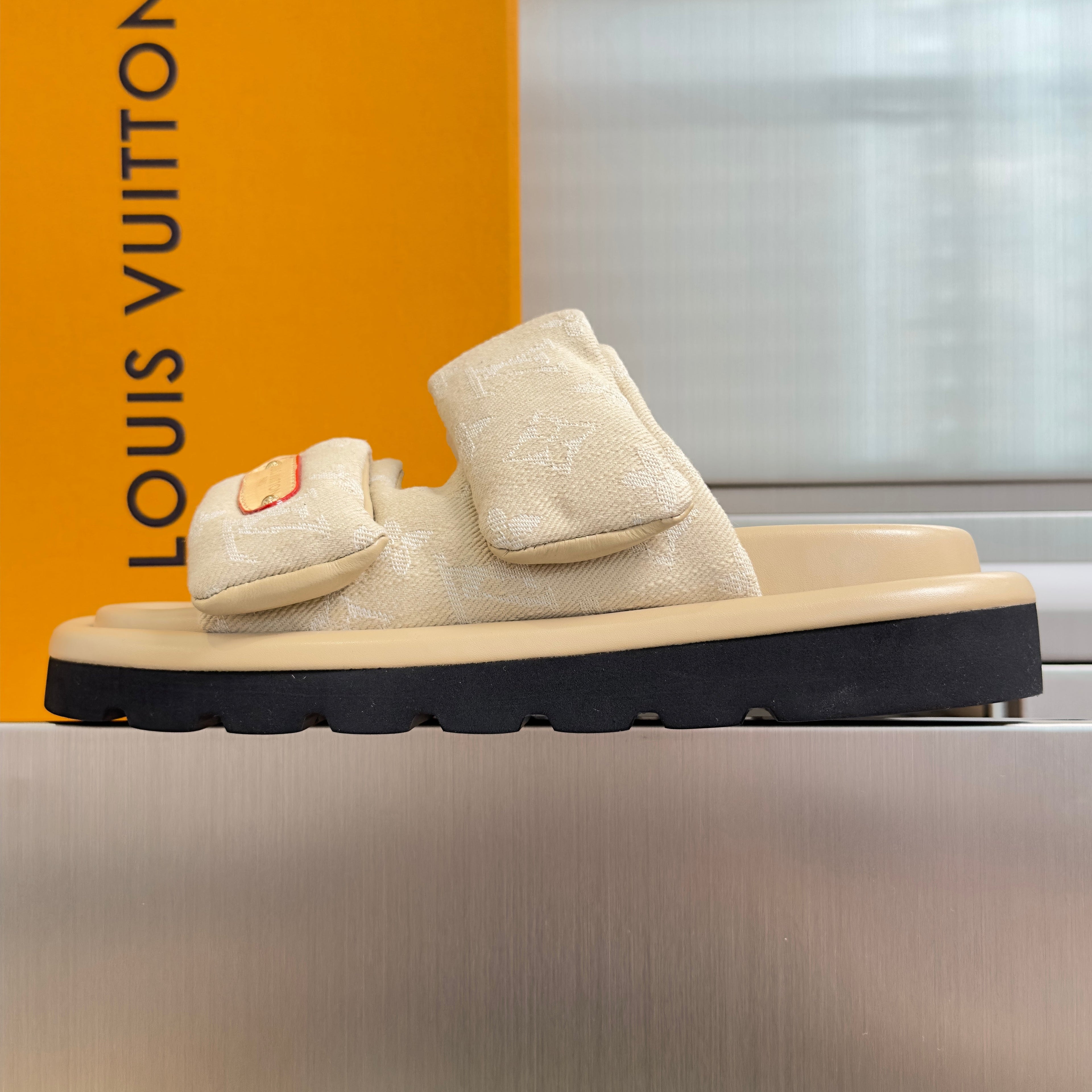 LV 26S PADDED SLIDES 40MM IN BEIGE DENIM MONOGRAM