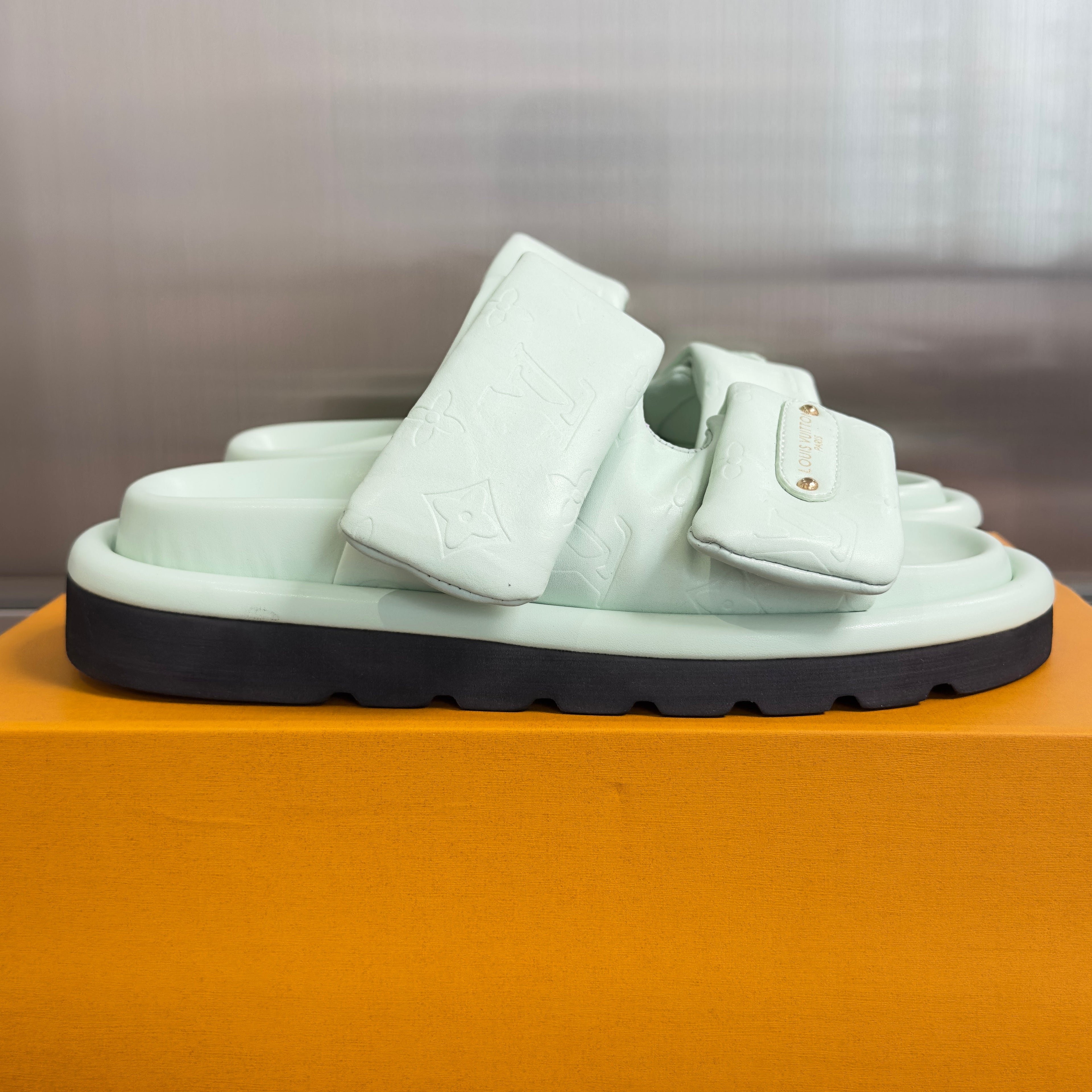 LV 26S PADDED SLIDES 40MM IN MINT GREEN CALFSKIN MONOGRAM