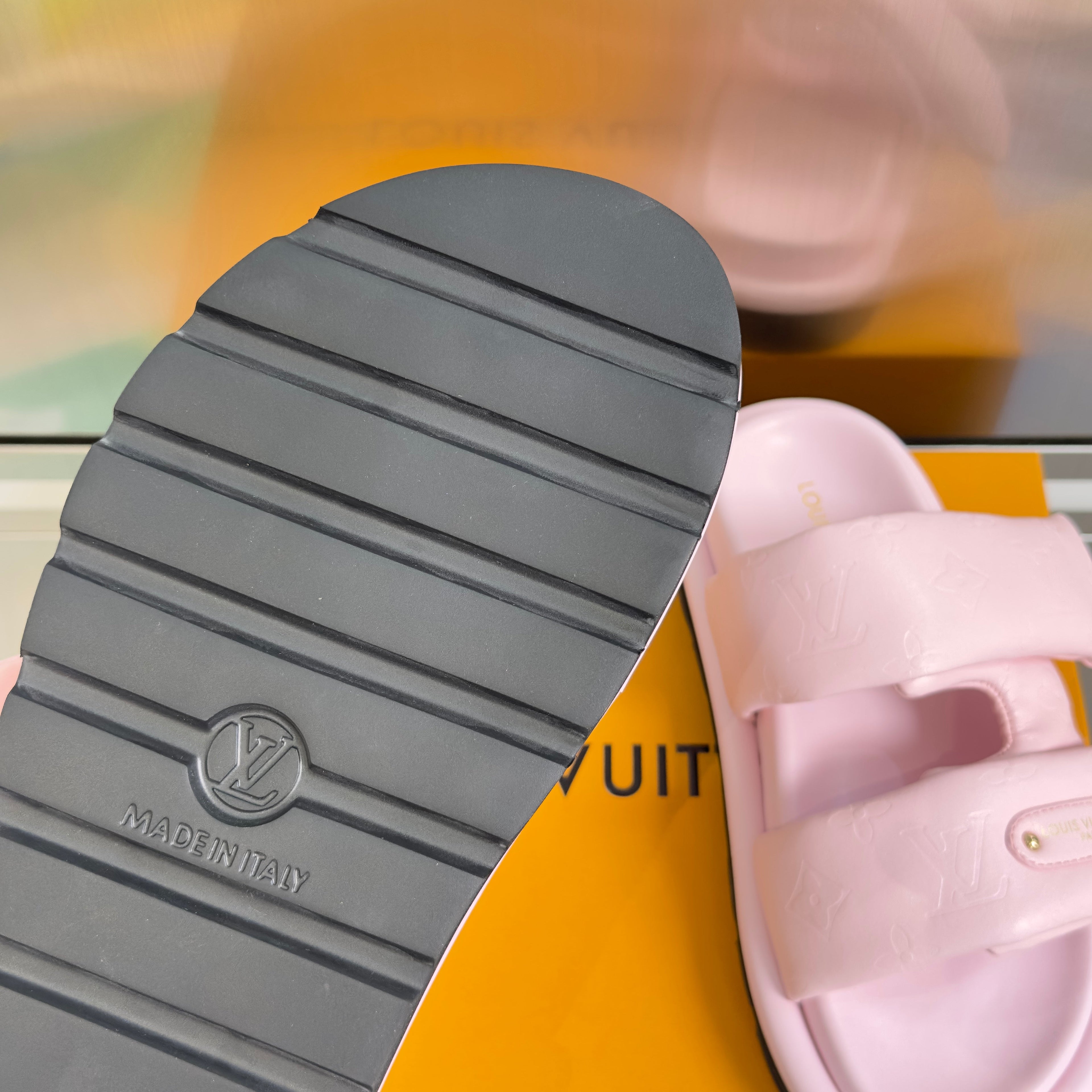 LV 26S PADDED SLIDES 40MM IN LIGHT PINK CALFSKIN MONOGRAM