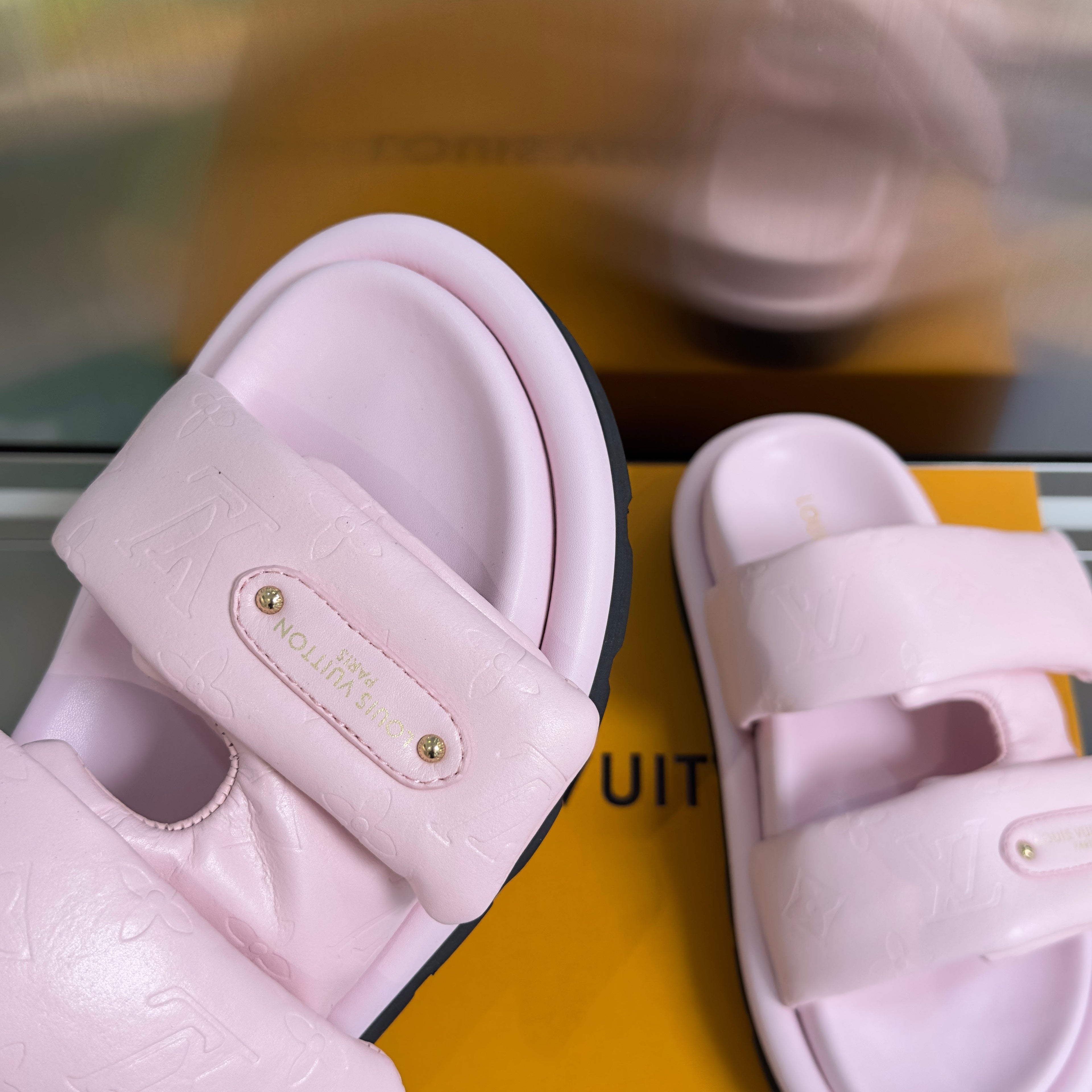 LV 26S PADDED SLIDES 40MM IN LIGHT PINK CALFSKIN MONOGRAM