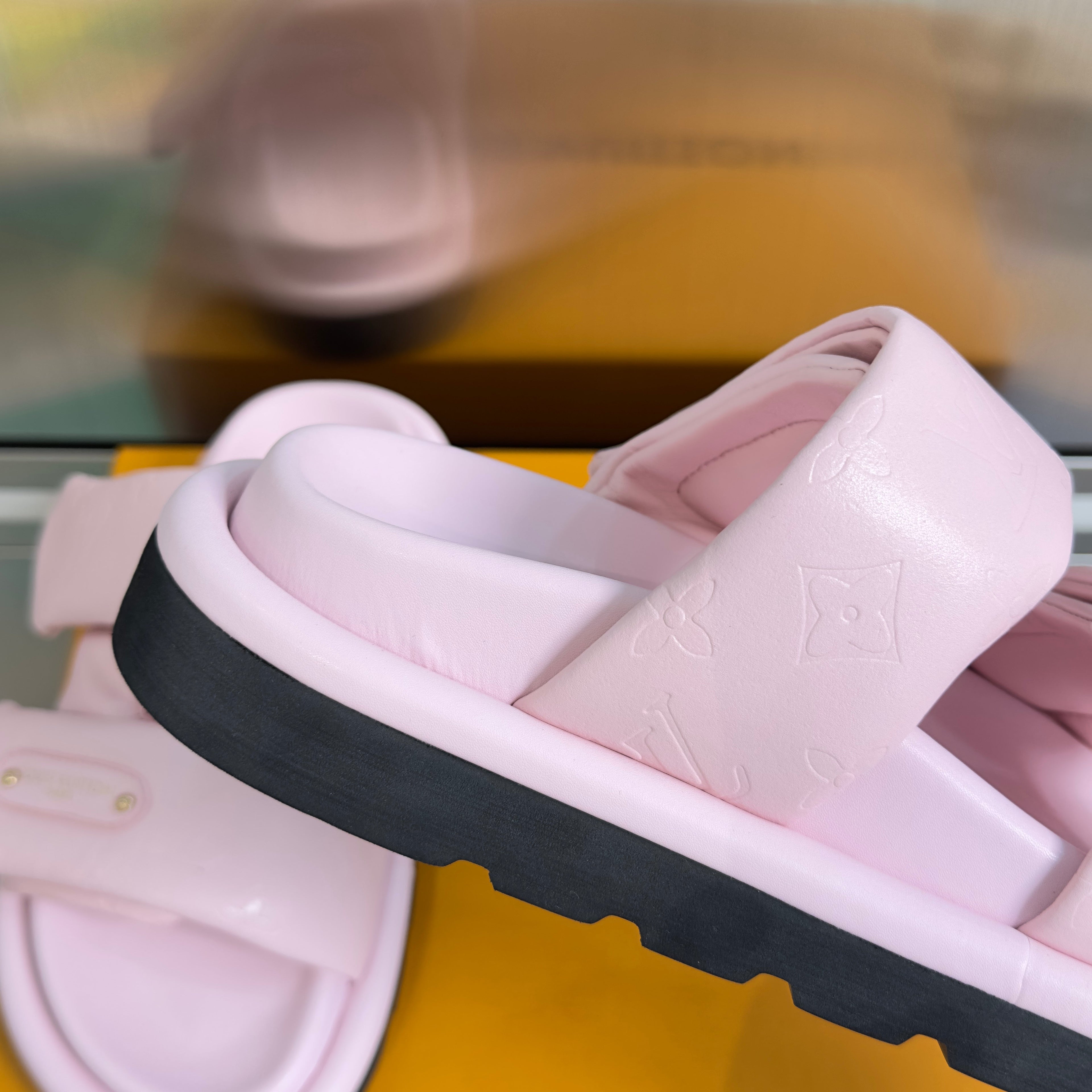 LV 26S PADDED SLIDES 40MM IN LIGHT PINK CALFSKIN MONOGRAM