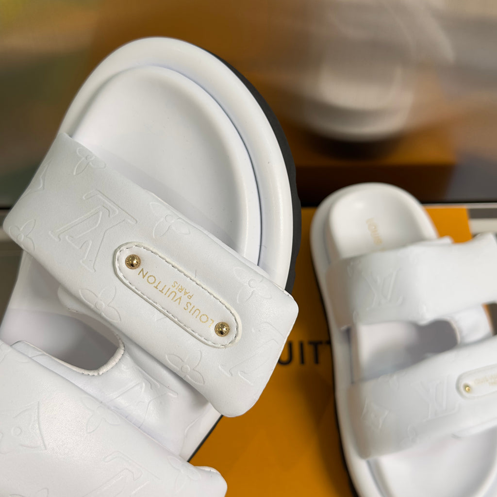 LV 26S PADDED SLIDES 40MM IN WHITE CALFSKIN MONOGRAM