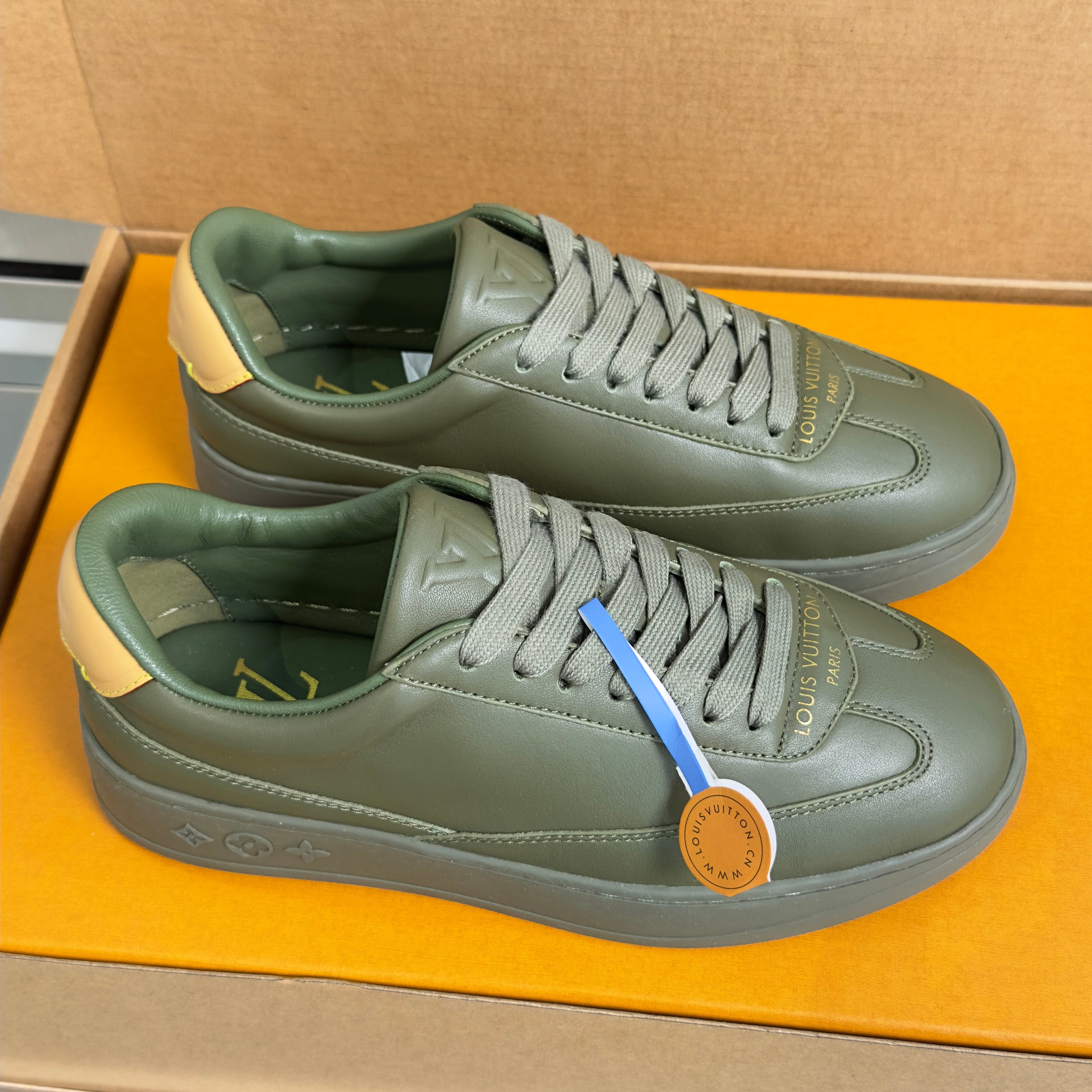 LV 26S LOW TOP SNEAKERS IN OLIVE GREEN CALFSKIN