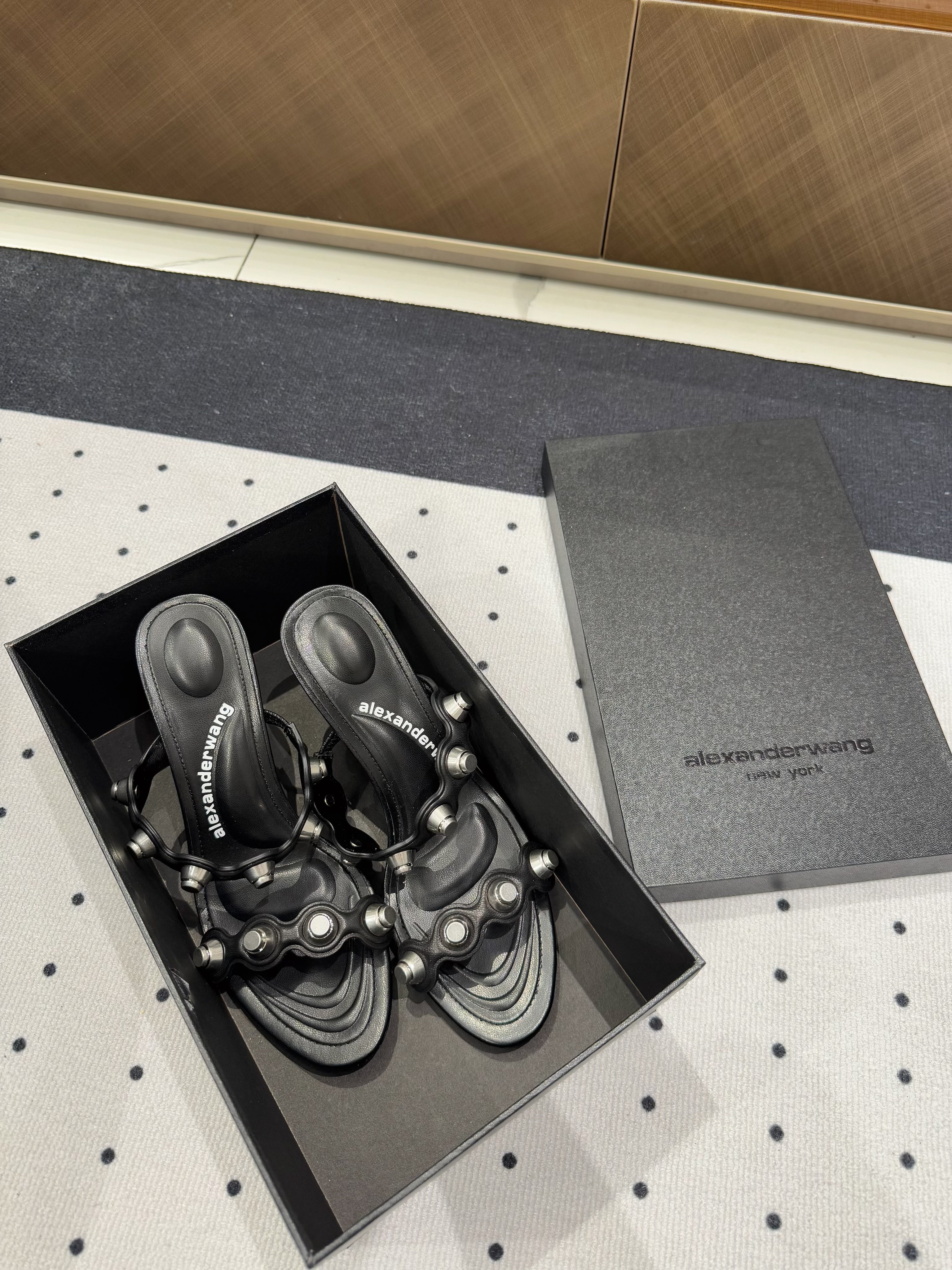 RIOT 80 MM SANDAL IN BLACK LAMBSKIN