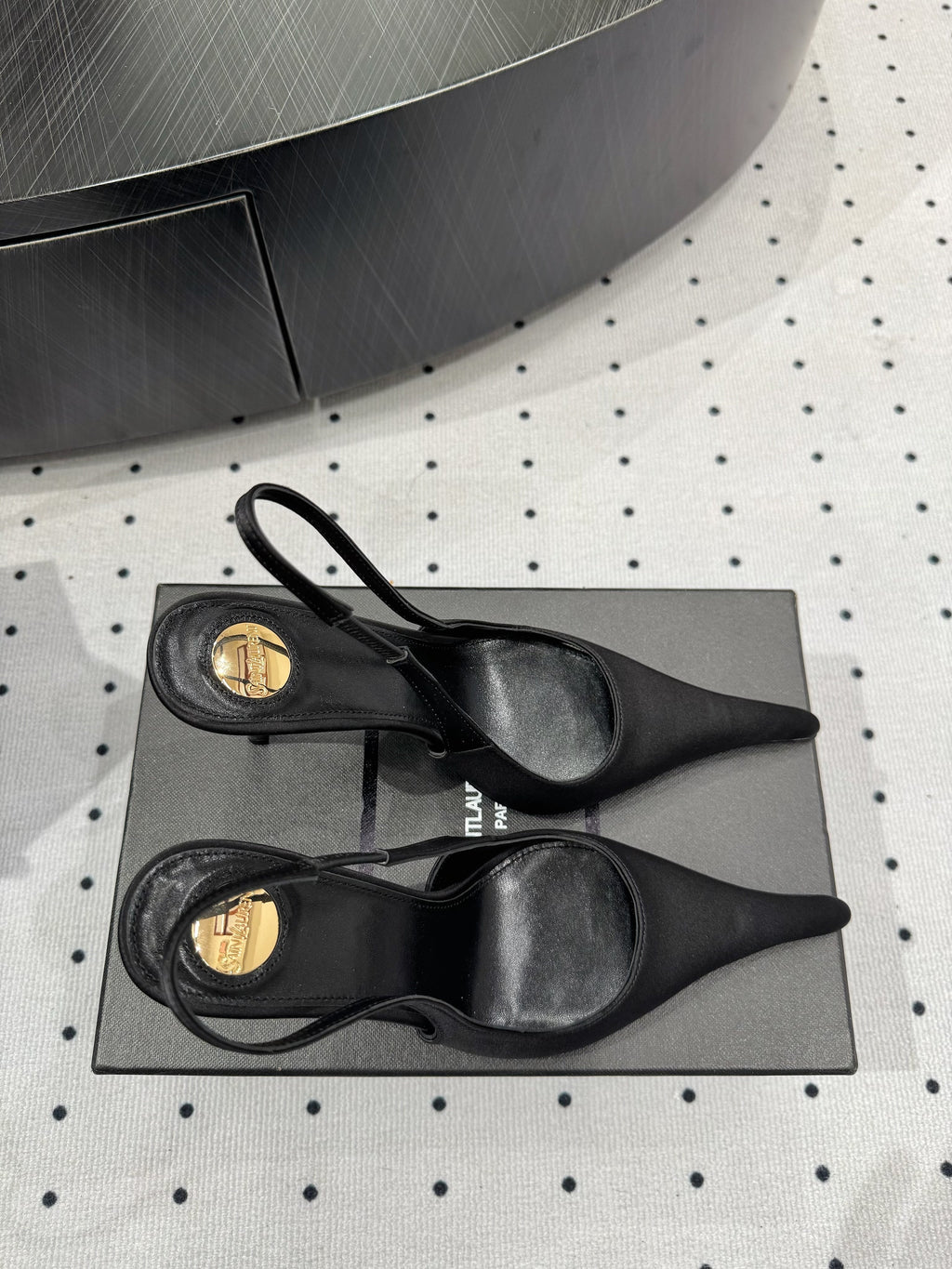 YSL 26S POINTED-TOE SLINGBACK HEELS 105 MM IN BLACK SATIN
