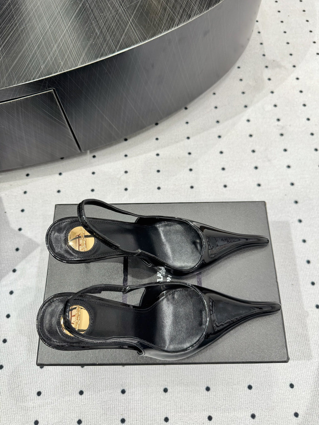 YSL 26S POINTED-TOE SLINGBACK HEELS 105 MM IN BLACK PATENT CALFSKIN STYLE 1