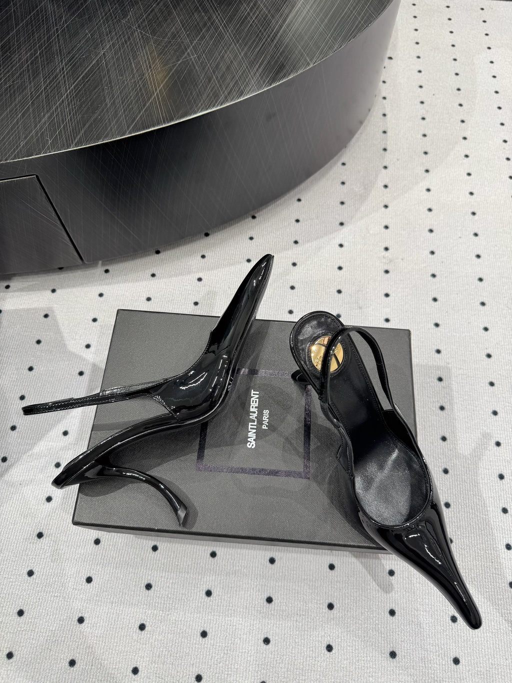 YSL 26S POINTED-TOE SLINGBACK HEELS 105 MM IN BLACK PATENT CALFSKIN