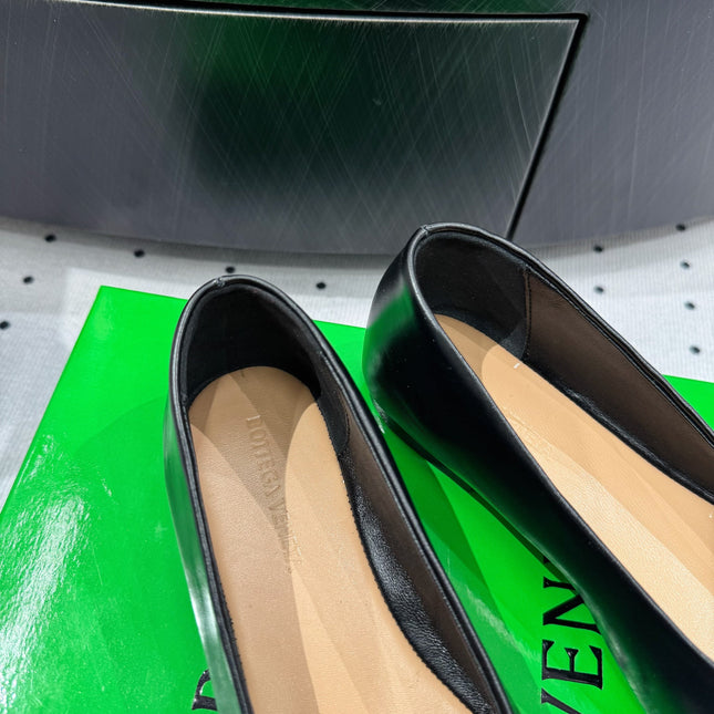 BOTTEGA VENETA 26S BALLET FLATS IN BLACK CALFSKIN