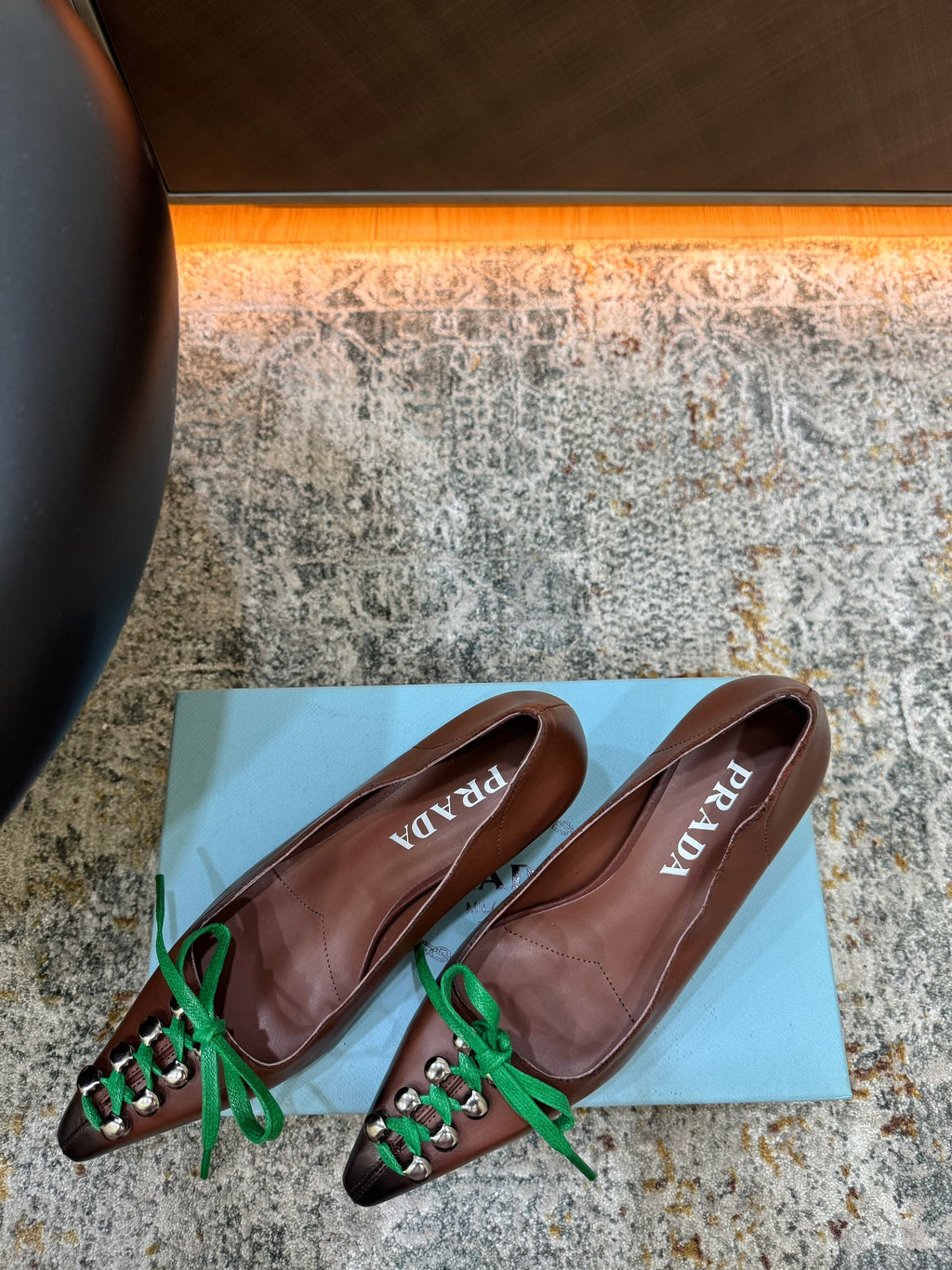 PRADA 26S LACE UP STUDDED PUMPS 55MM IN DARK BROWN CALFSKIN WITH GREEN LACES