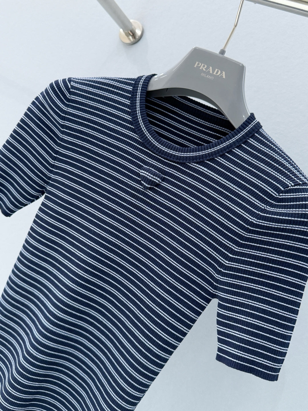 PRADA 26S SHORT SLEEVED KNIT T-SHIRT 810