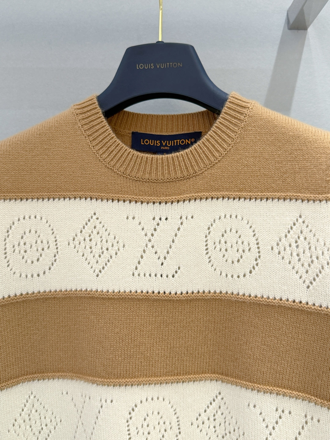 LV 26S SHORT-SLEEVED SWEATER STYLE 250