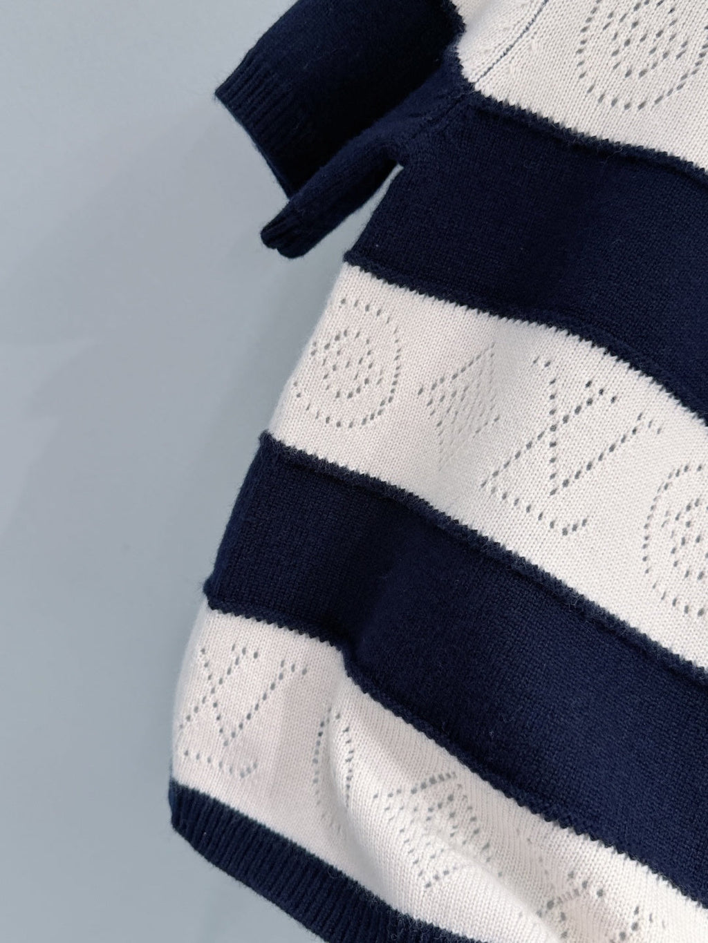 LV 26S SHORT-SLEEVED SWEATER STYLE 246