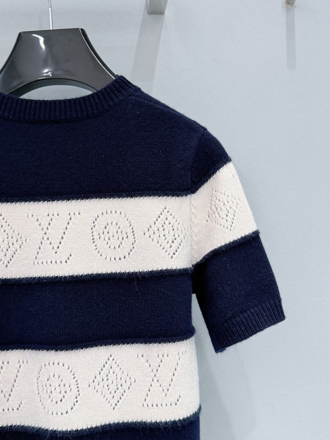 LV 26S SHORT-SLEEVED SWEATER STYLE 246