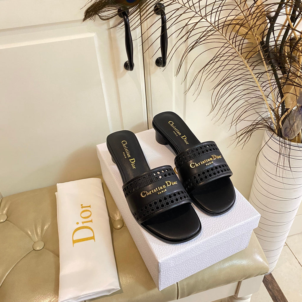 DWAY HEELED SLIDE IN BLACK CALFSKIN WITH GOLD LOGO