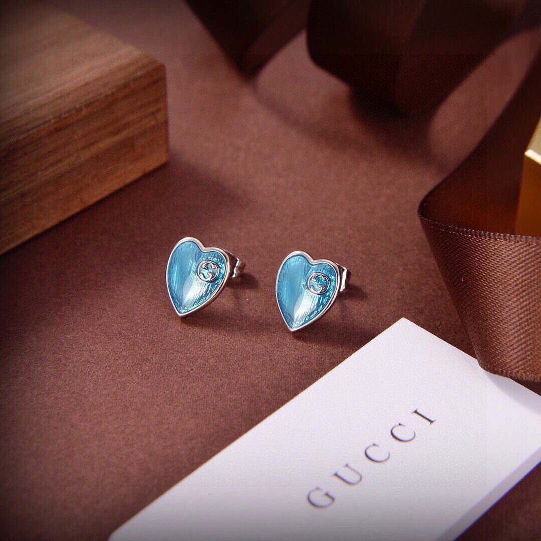 GUCCI 26S GG HEART ENAMEL STUD EARRINGS IN SILVER TONE METAL 624258
