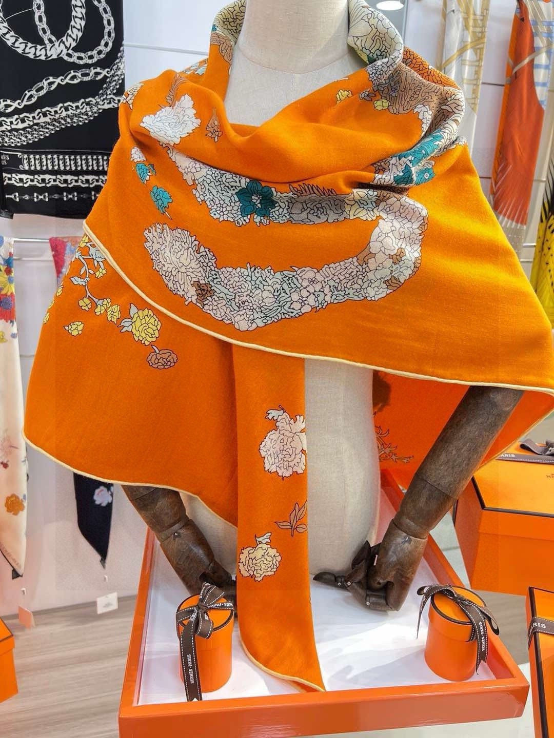 HERMES 26S SCARF 140 IN CASHMERE AND SILK 303341